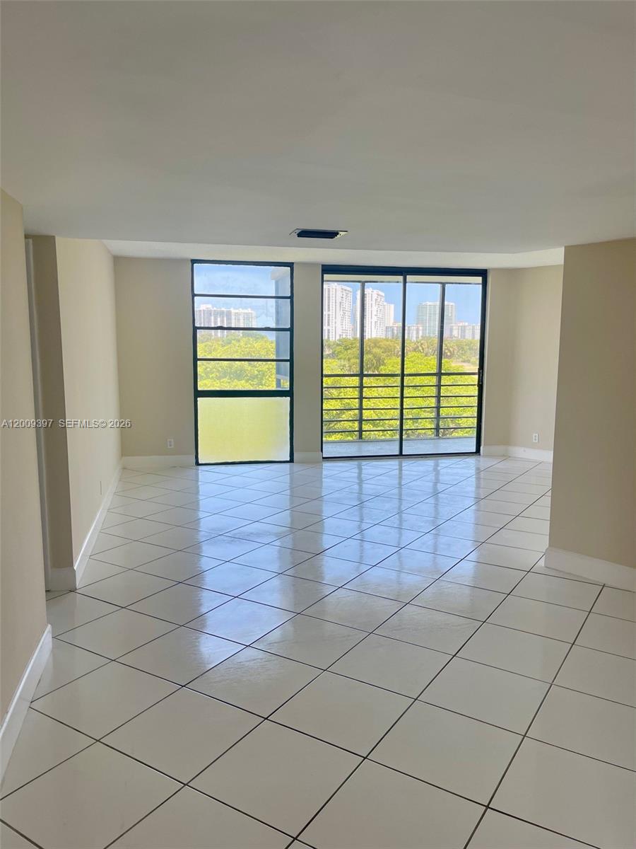BISCAYA IV CONDO - Residential