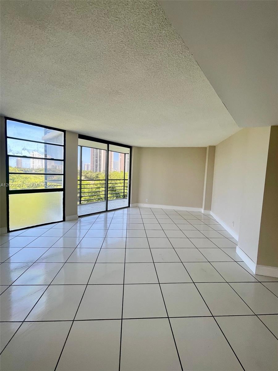 BISCAYA IV CONDO - Residential