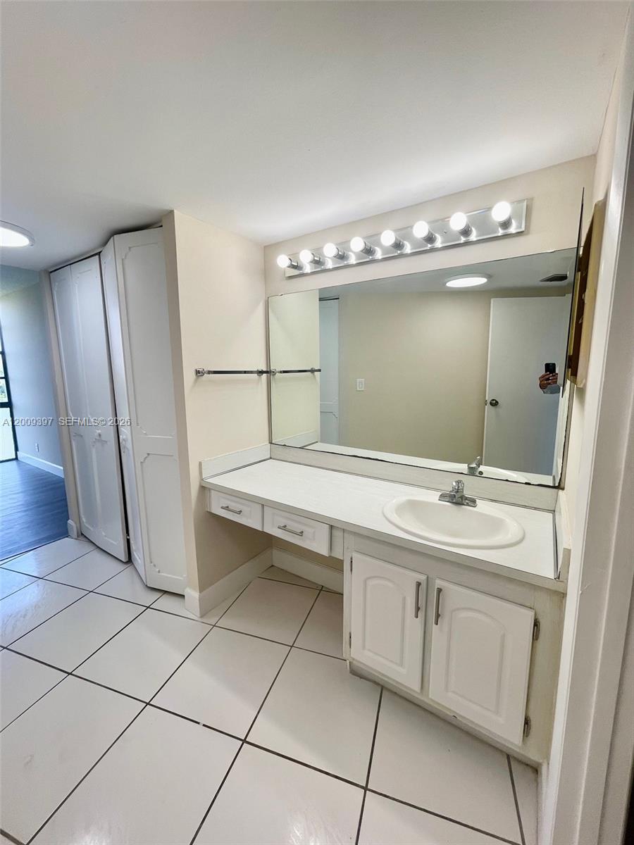 BISCAYA IV CONDO - Residential
