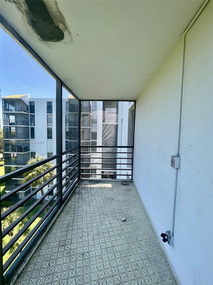 BISCAYA IV CONDO - Residential