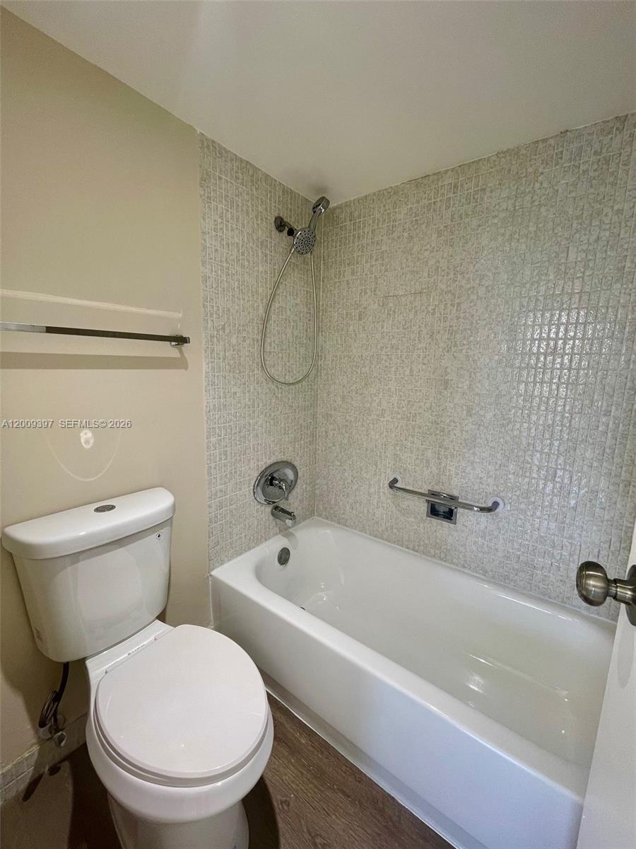 BISCAYA IV CONDO - Residential
