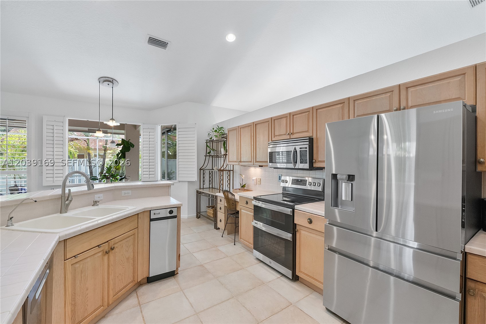 Malibu Pointe - Residential