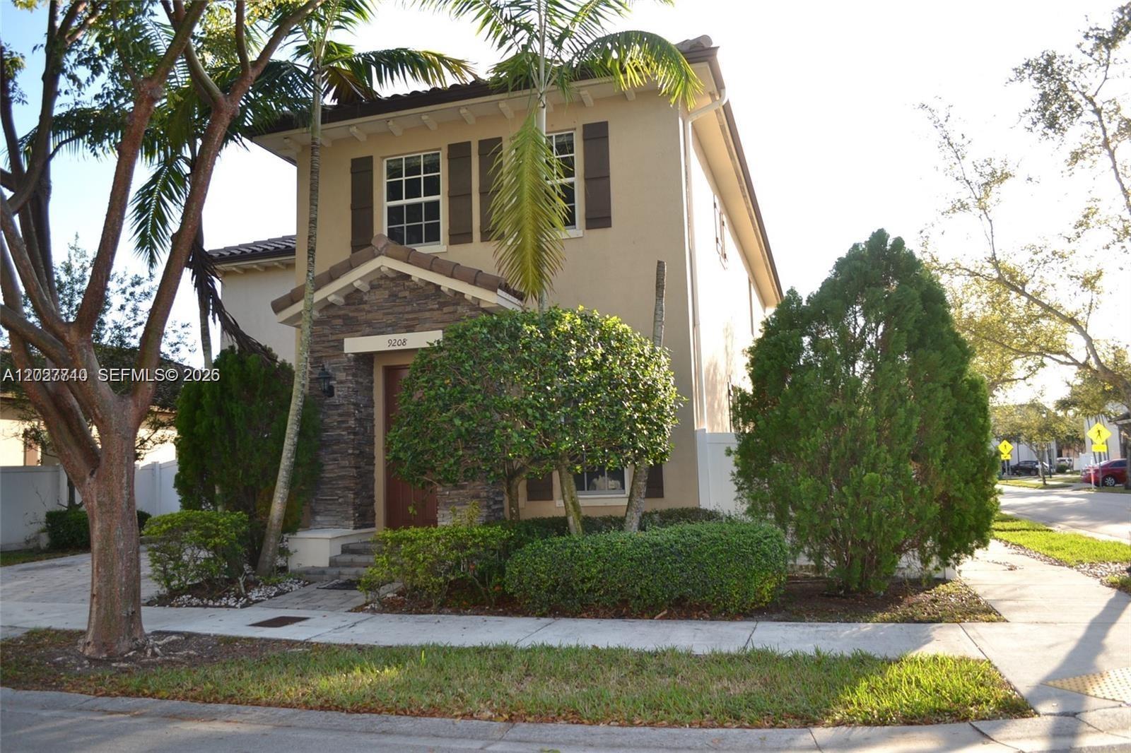 KENDALL COMMONS RESIDENTI - Residential Lease