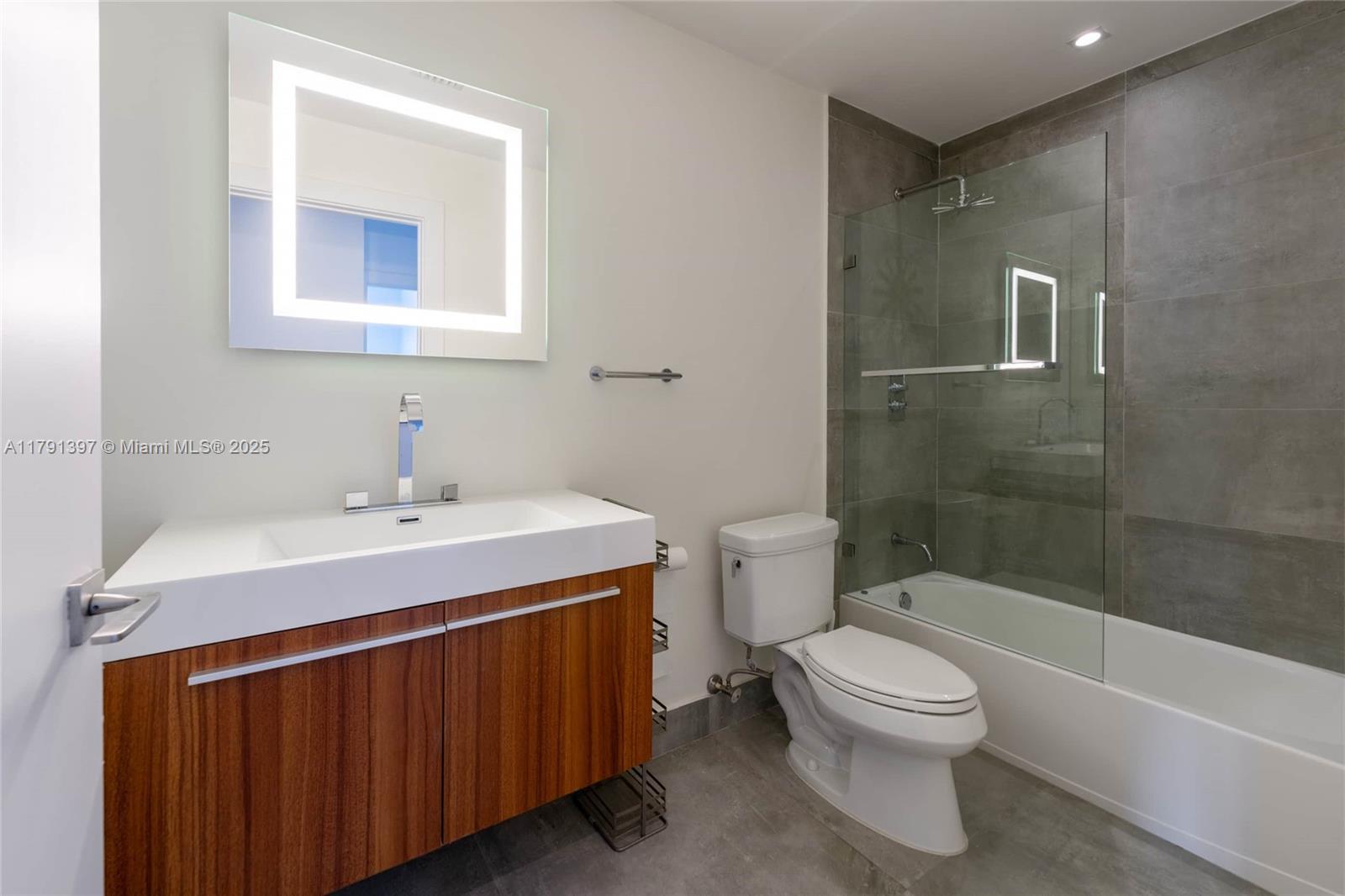 QUANTUM ON THE BAY CONDO - Residential Lease