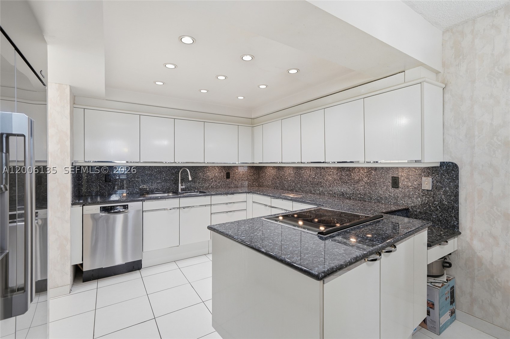 BALMORAL CONDO - Residential