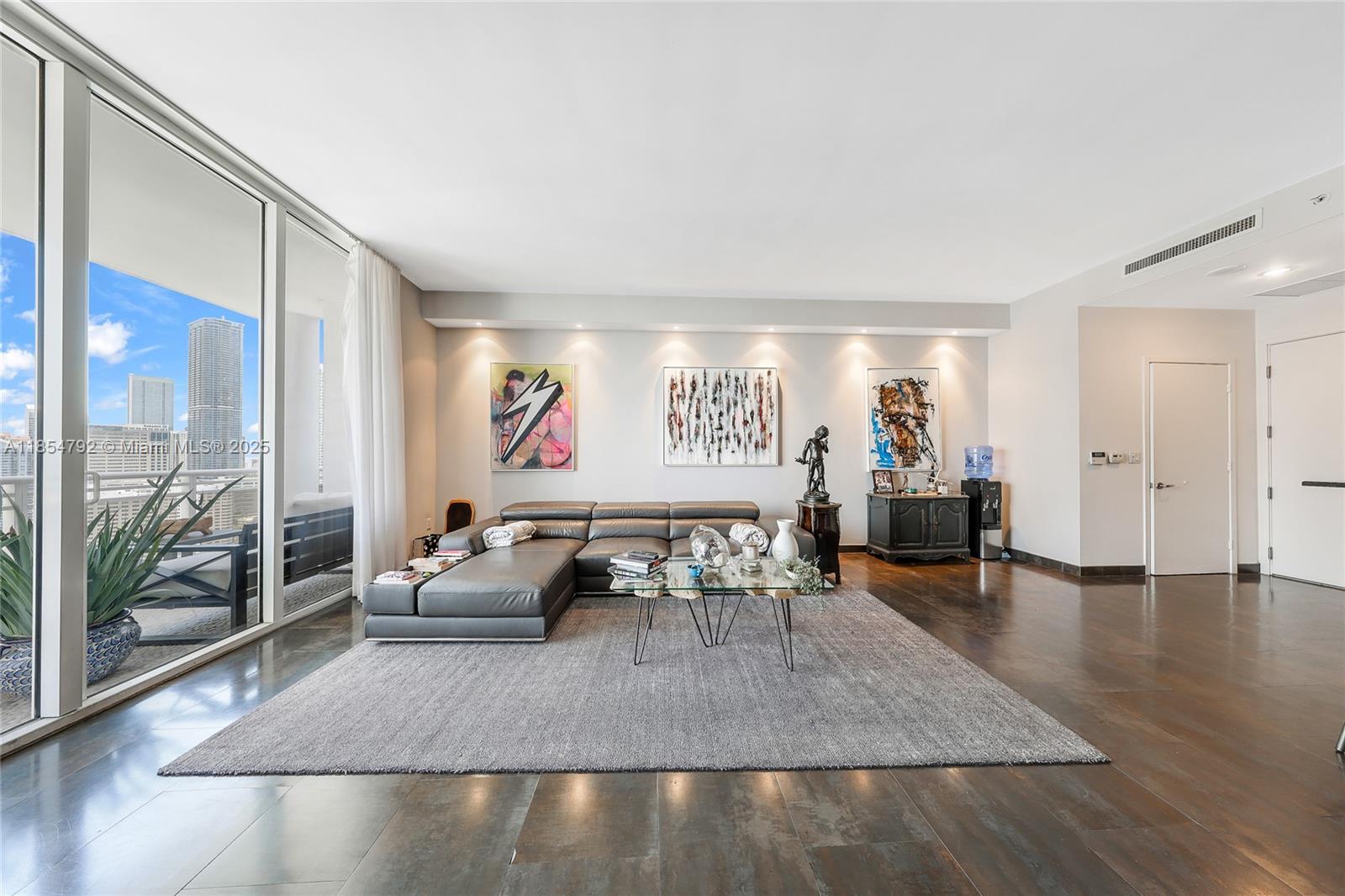 CARBONELL CONDO - Residential