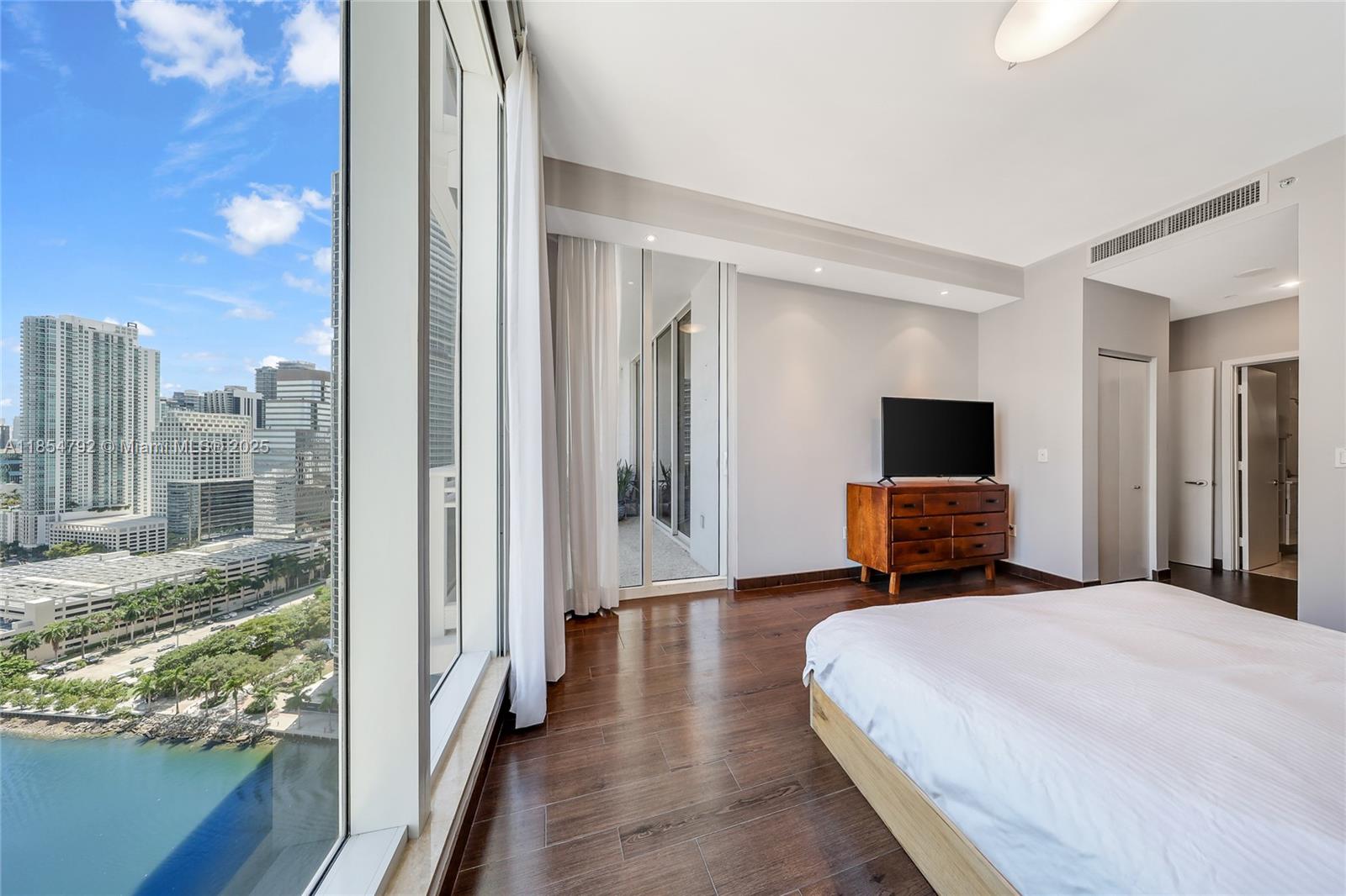 CARBONELL CONDO - Residential