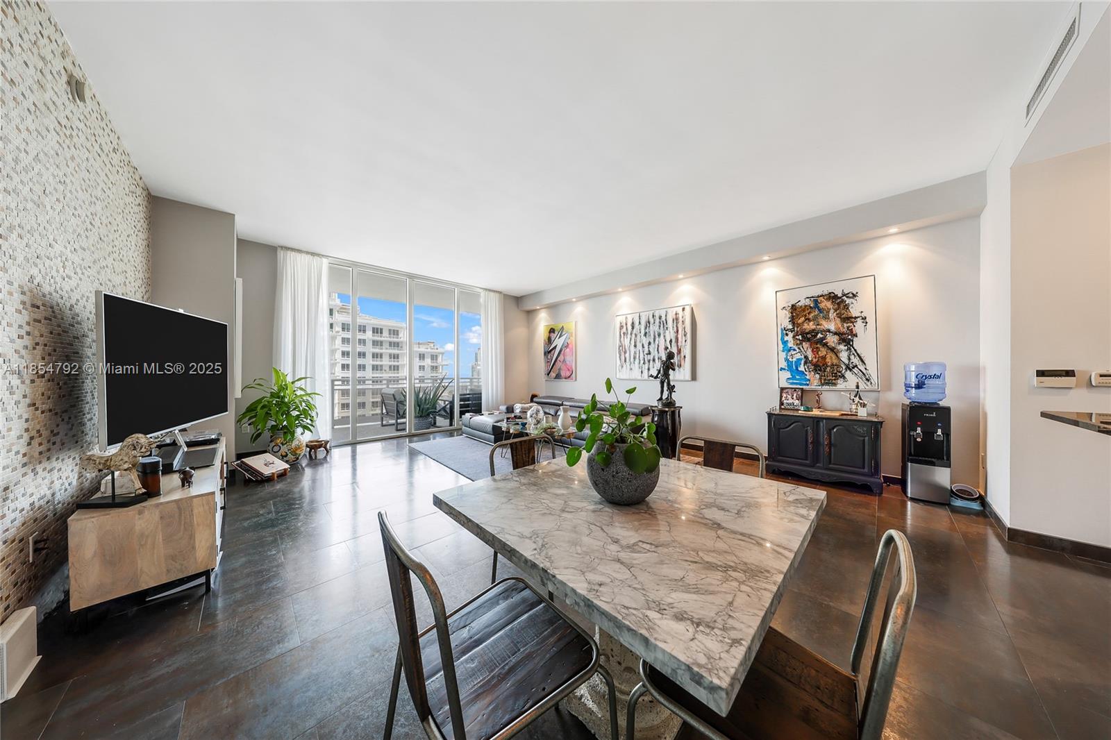 CARBONELL CONDO - Residential