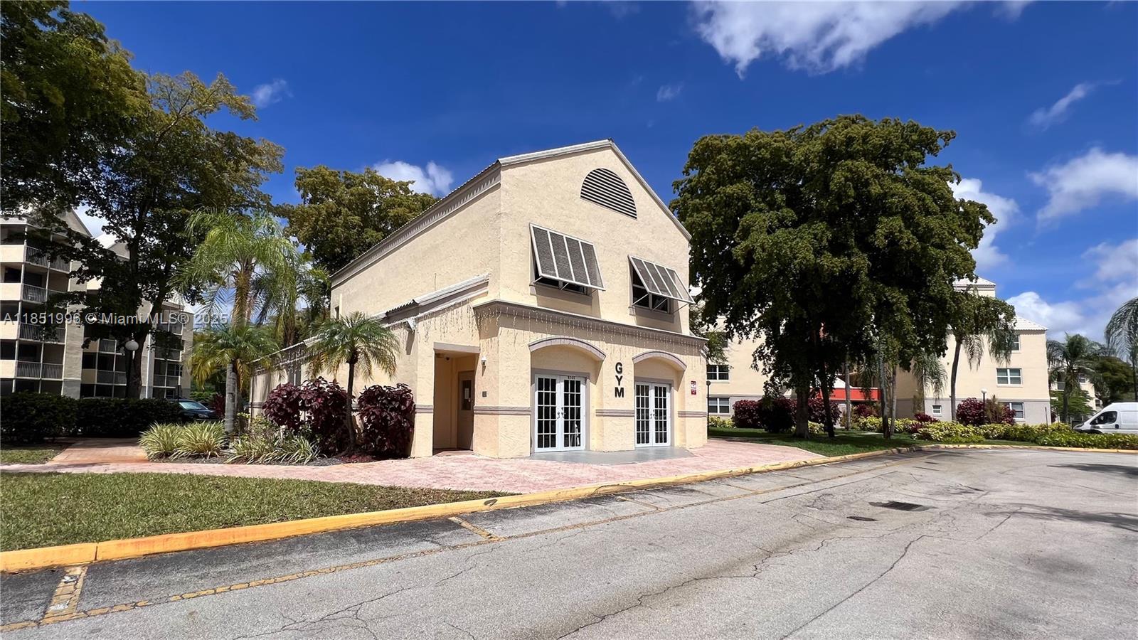 LAS VISTAS AT DORAL CONDO - Residential