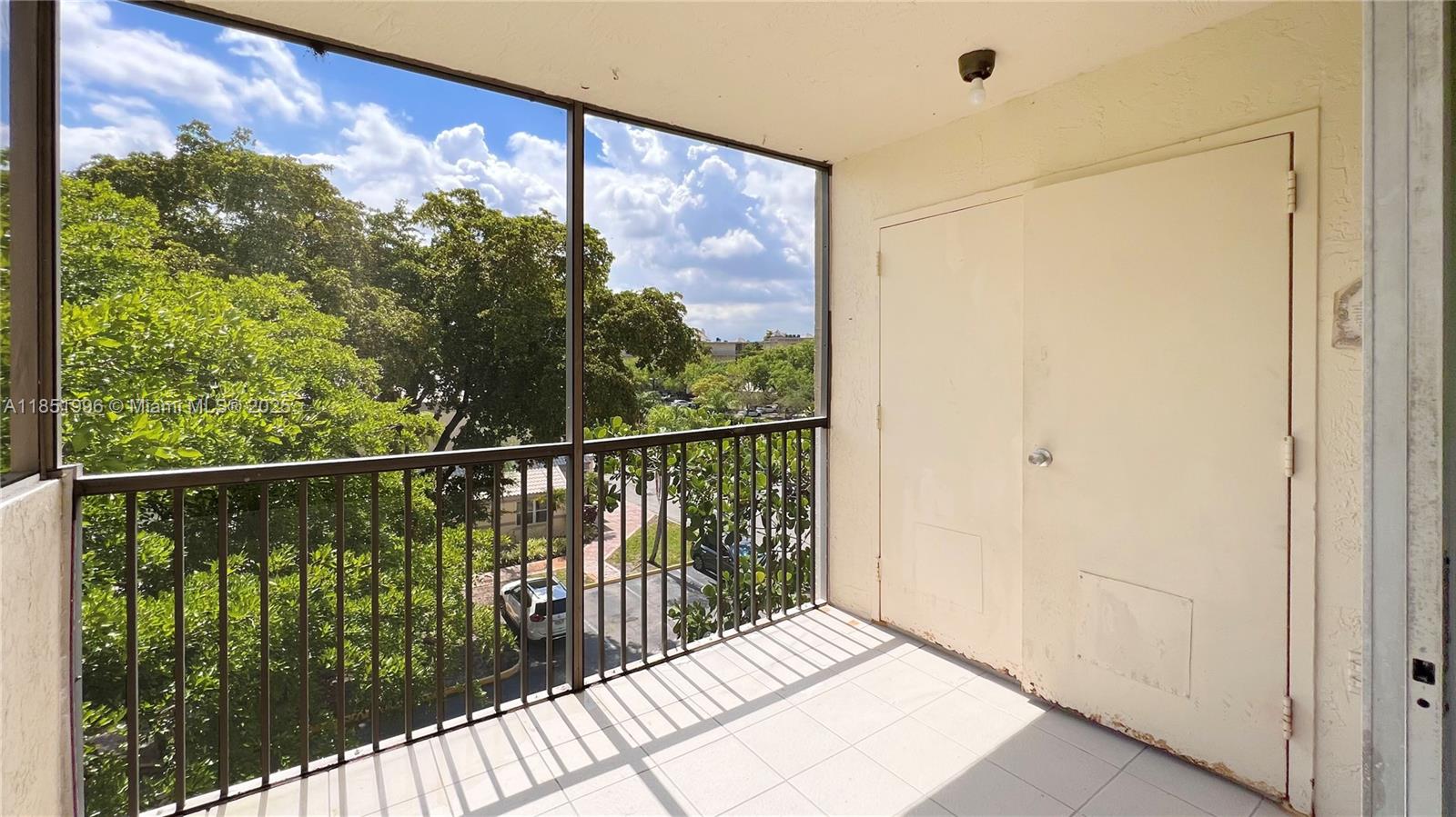 LAS VISTAS AT DORAL CONDO - Residential