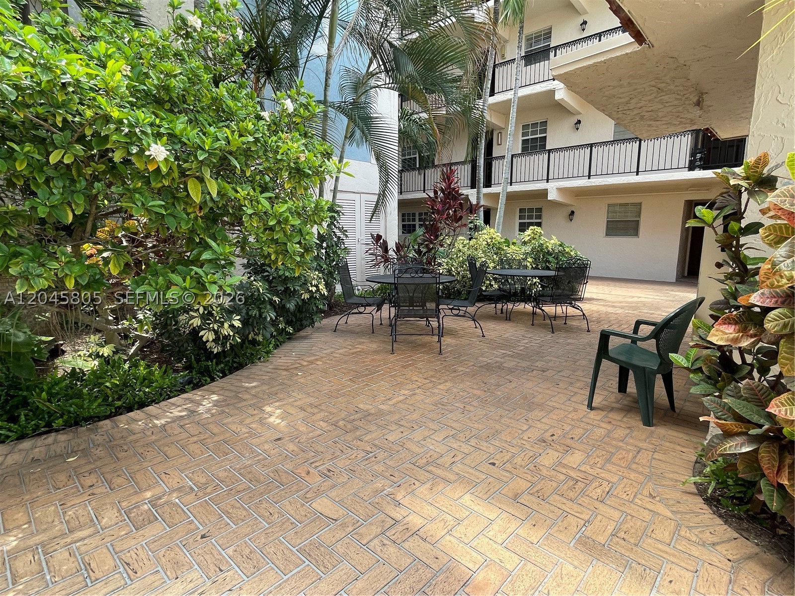 TENNIS CLUB WINGFIELD CON - Residential