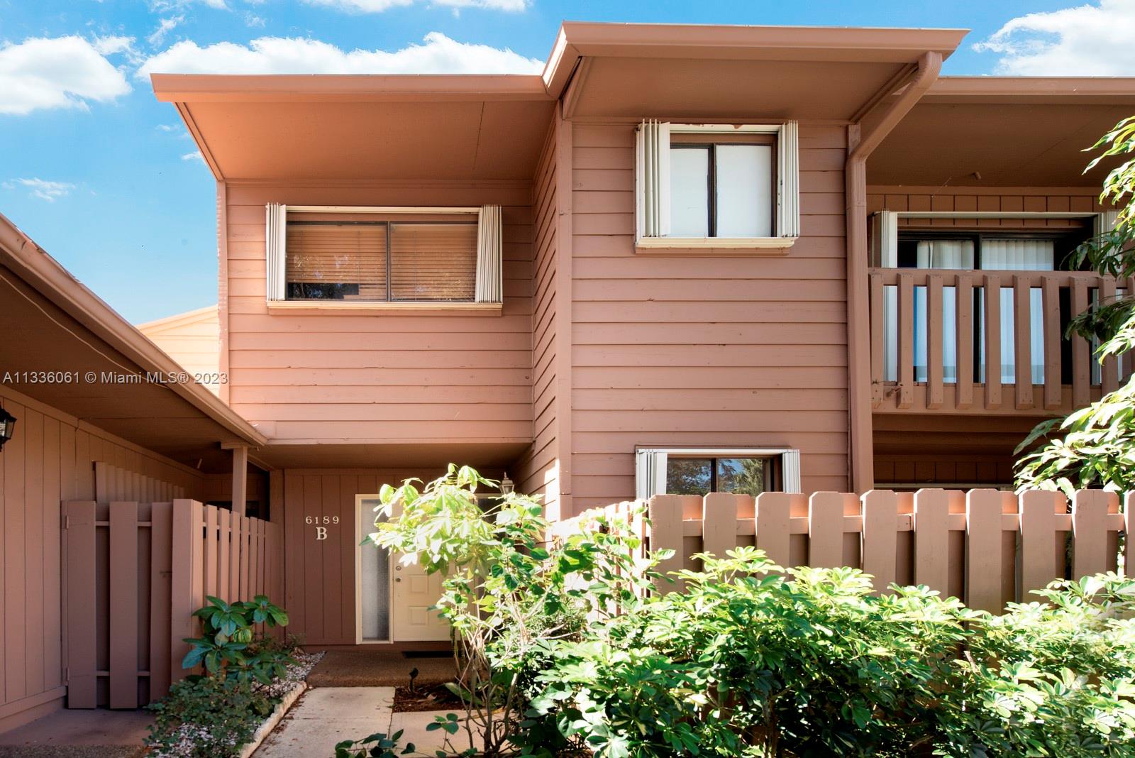 BANYAN LAKES - Residential