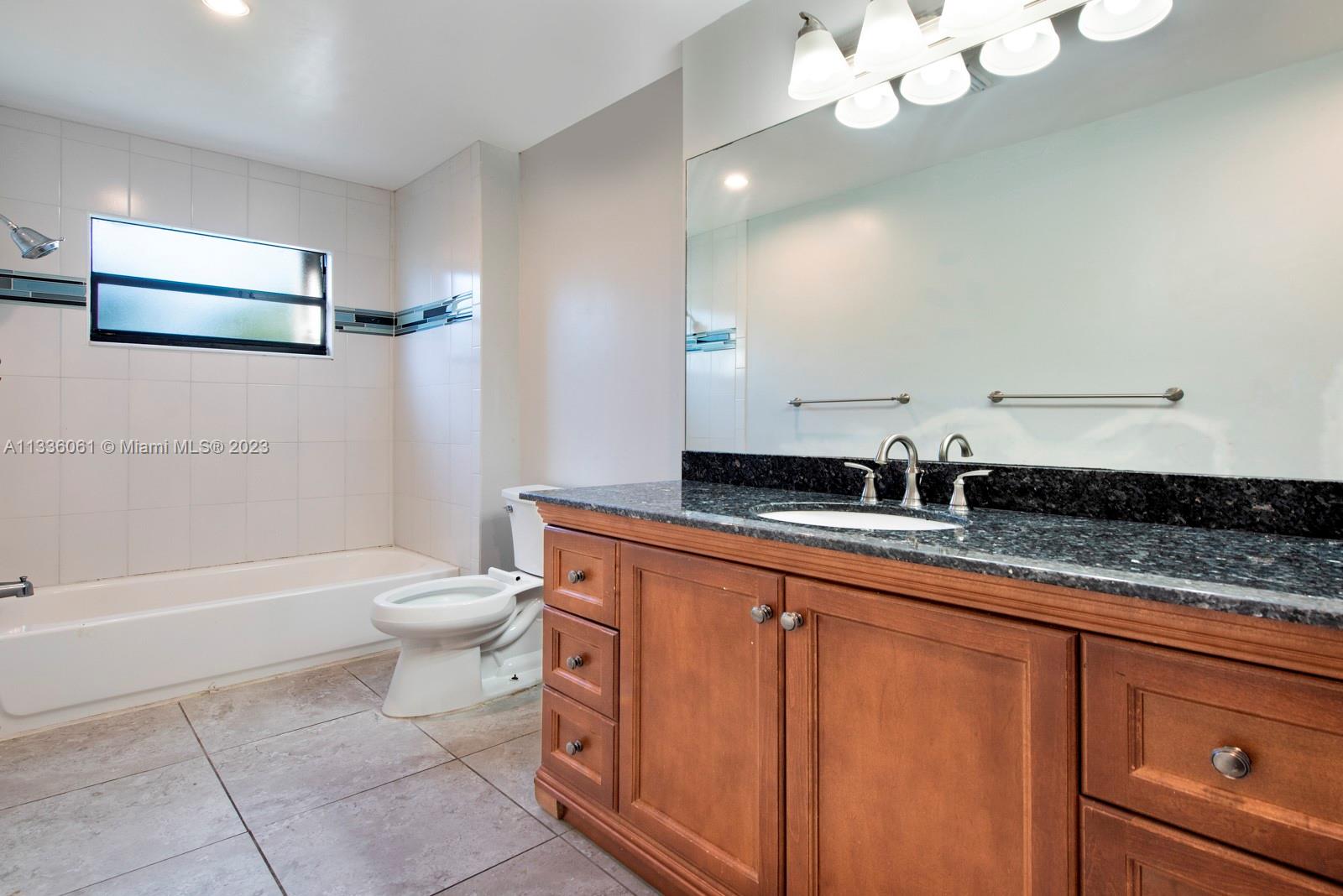 BANYAN LAKES - Residential
