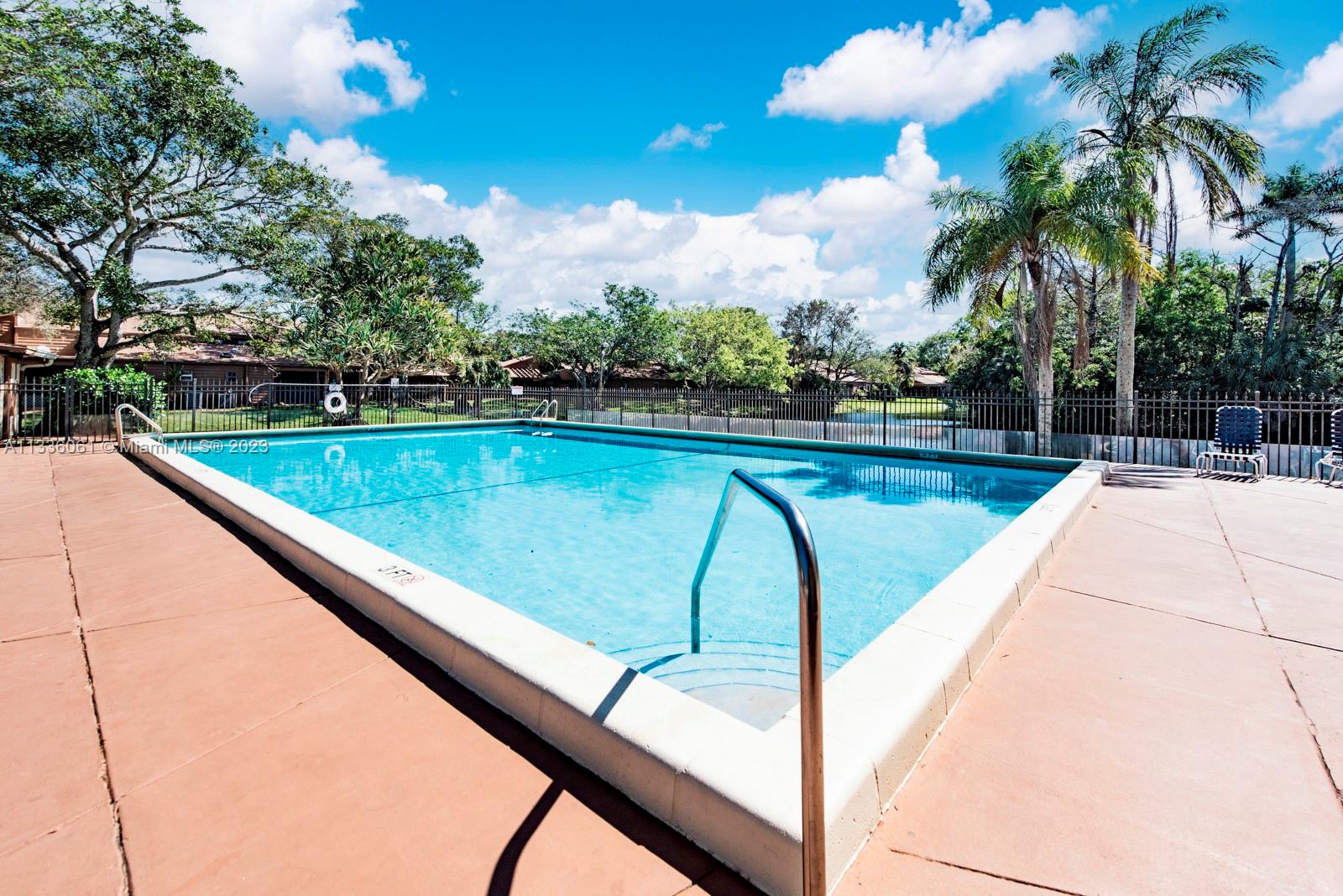 BANYAN LAKES - Residential