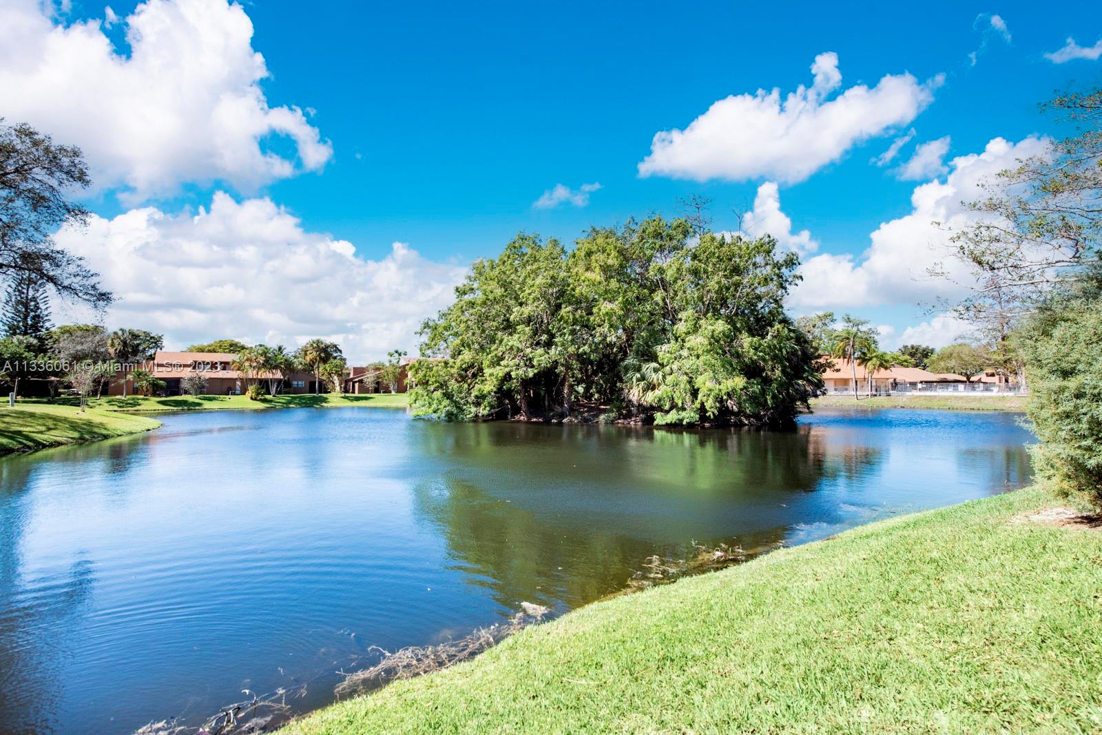 BANYAN LAKES - Residential