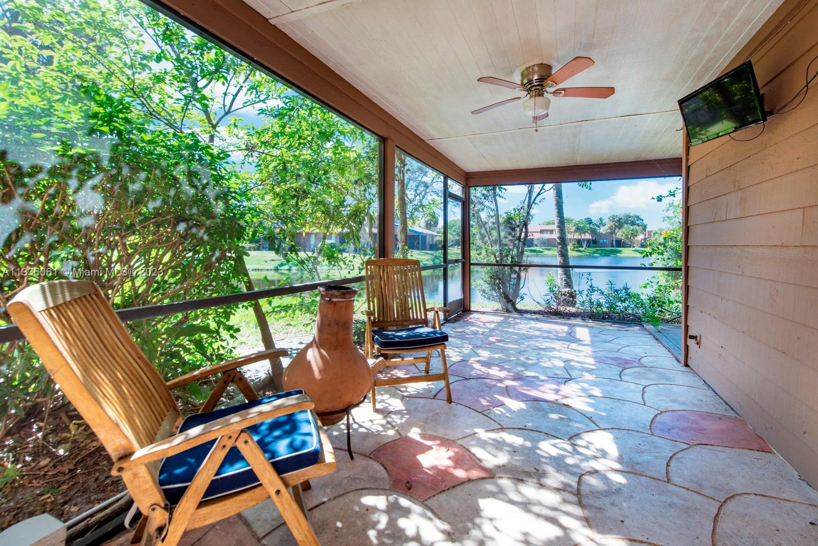 BANYAN LAKES - Residential