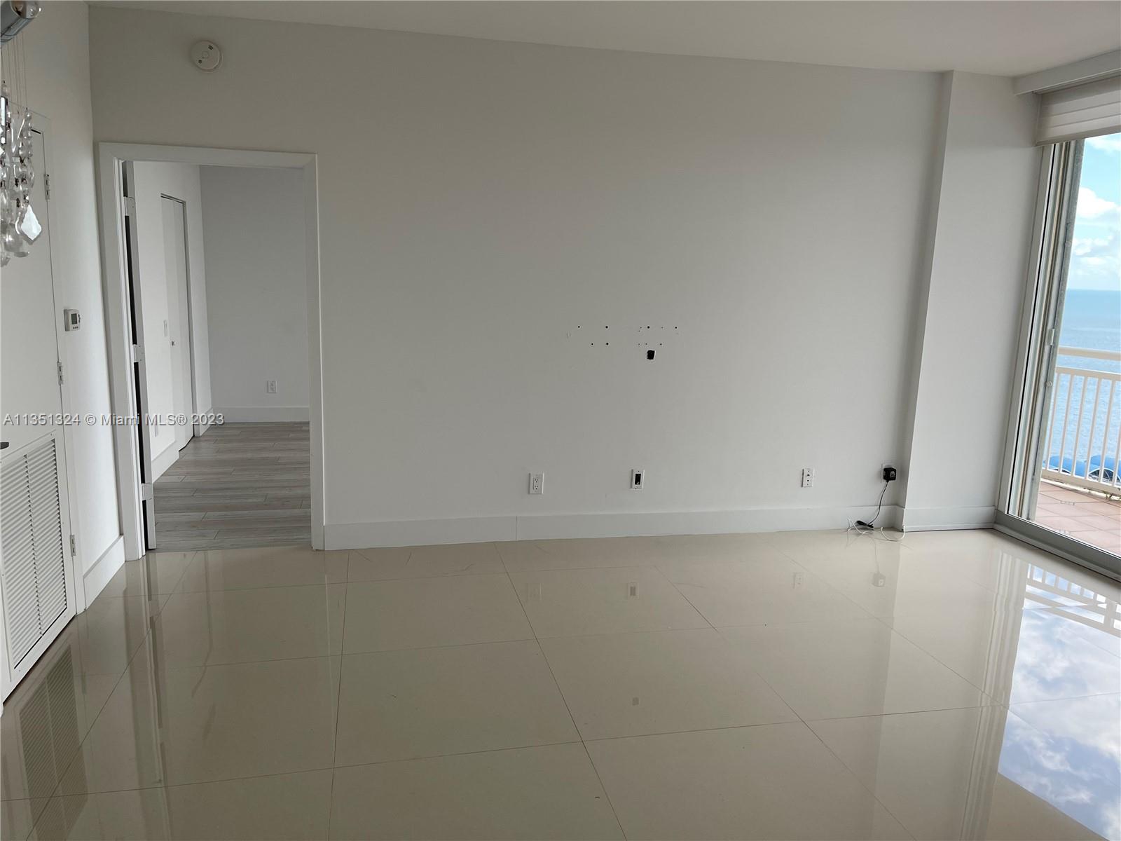 THE METROPOLITAN CONDO - Residential Lease