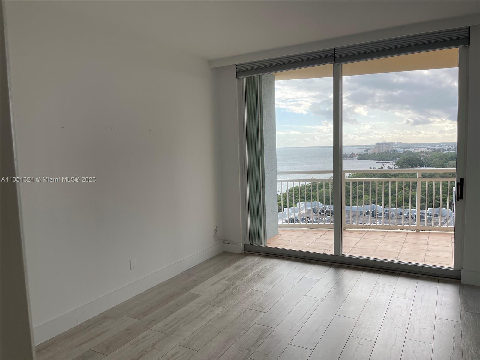 THE METROPOLITAN CONDO - Residential Lease