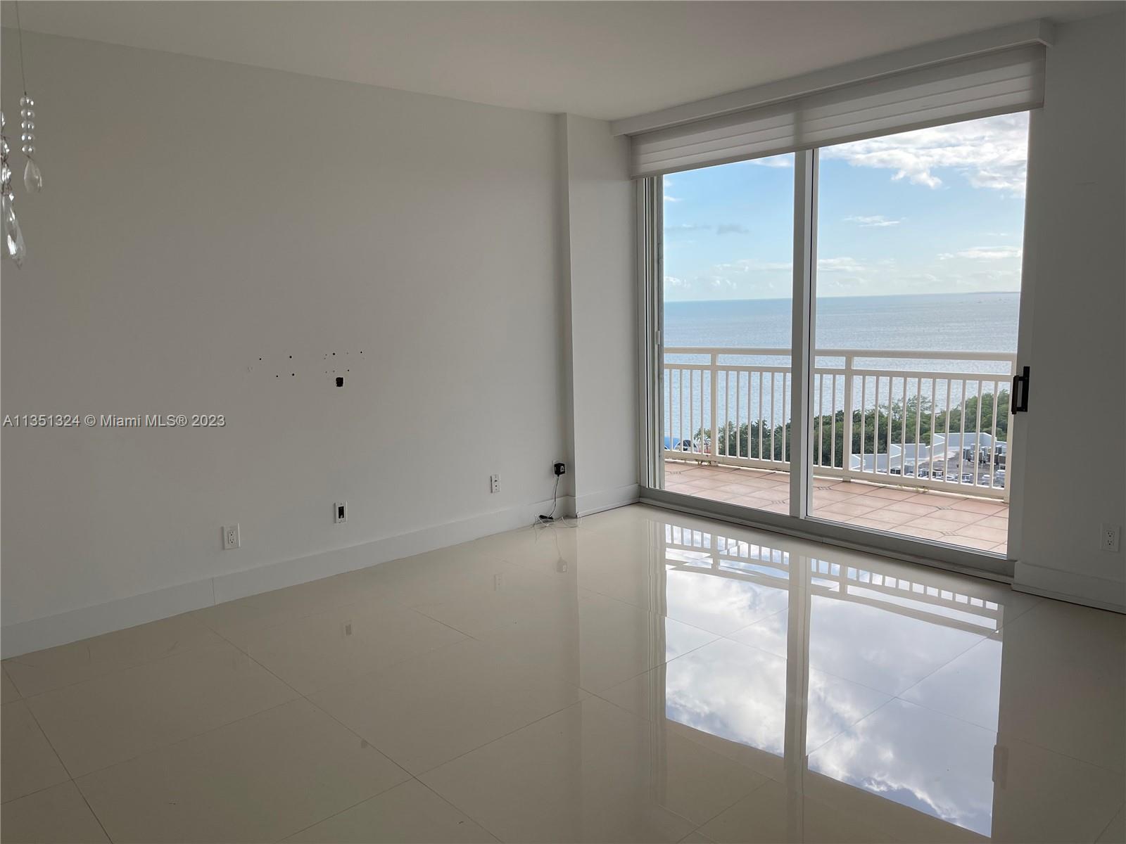 THE METROPOLITAN CONDO - Residential Lease