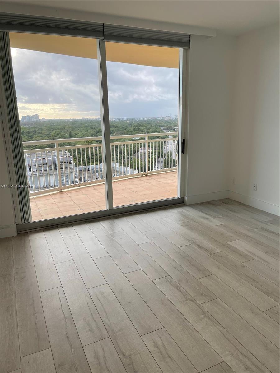 THE METROPOLITAN CONDO - Residential Lease
