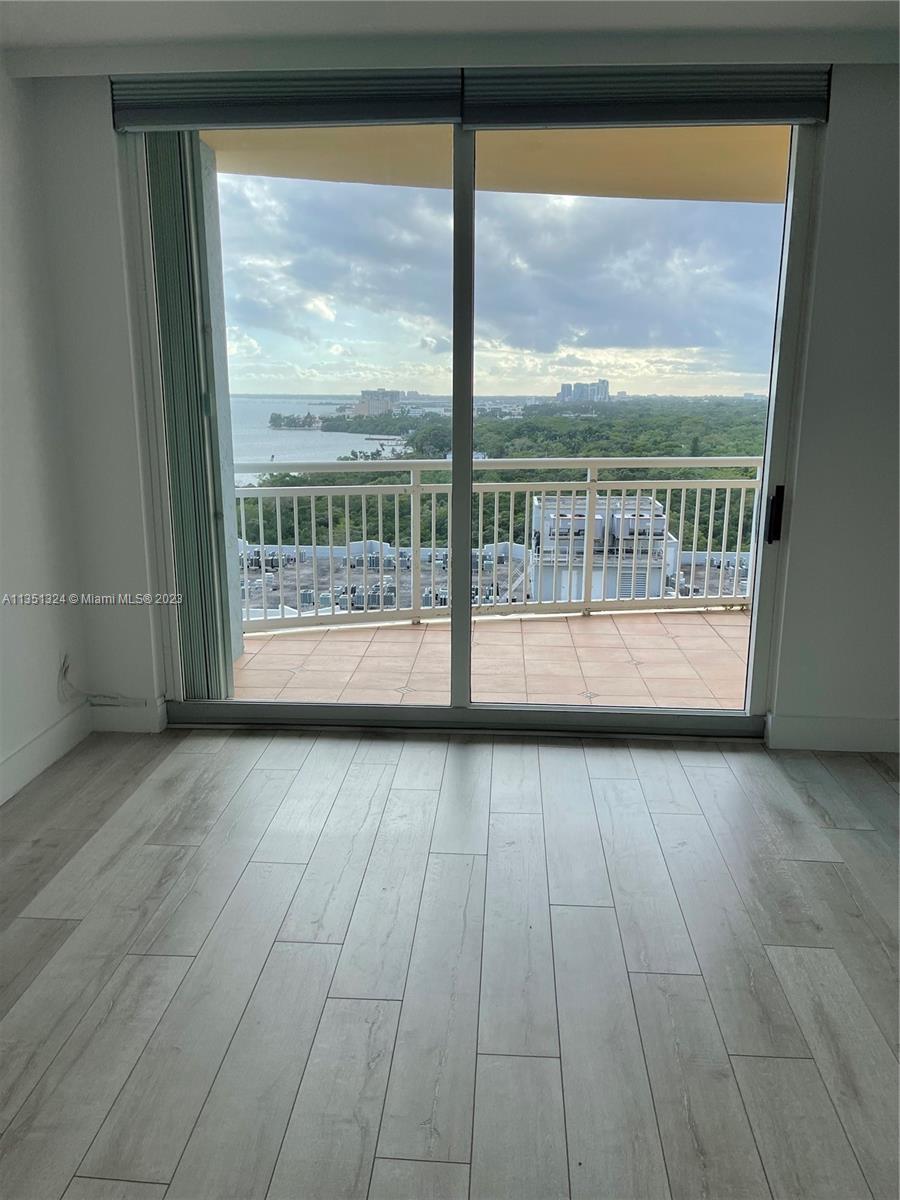 THE METROPOLITAN CONDO - Residential Lease