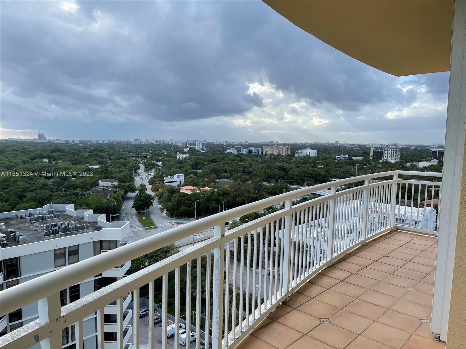 THE METROPOLITAN CONDO - Residential Lease