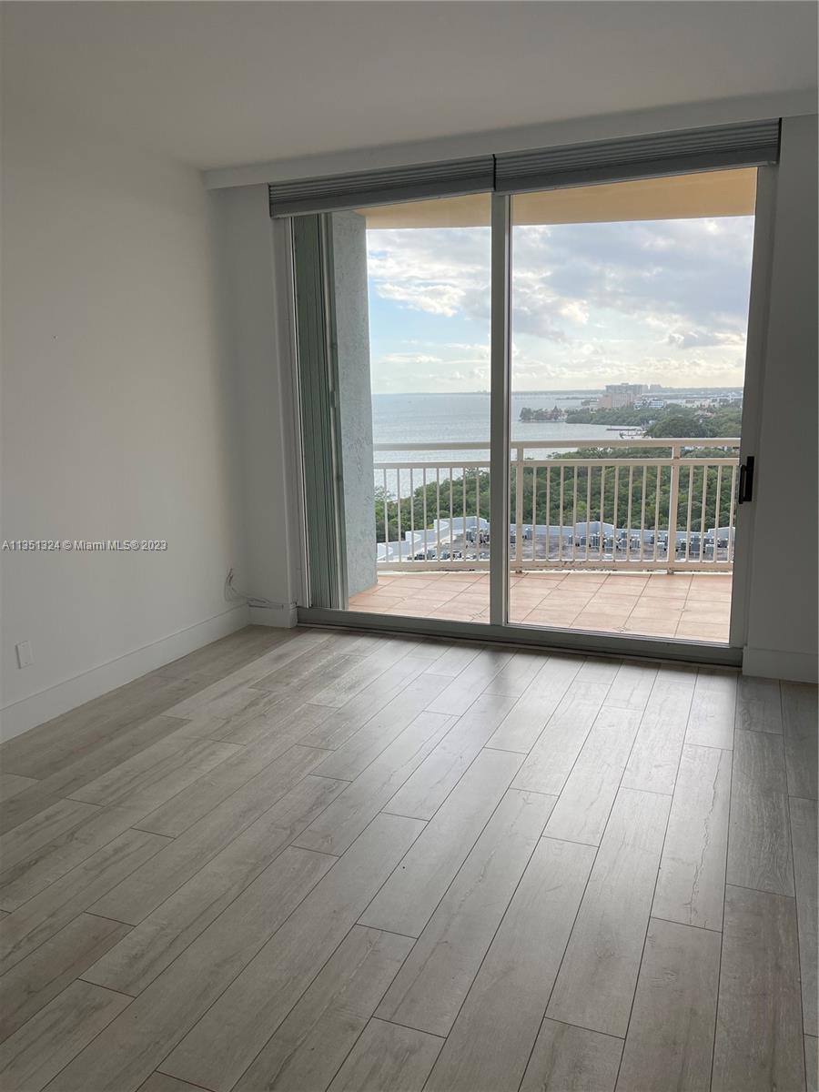 THE METROPOLITAN CONDO - Residential Lease