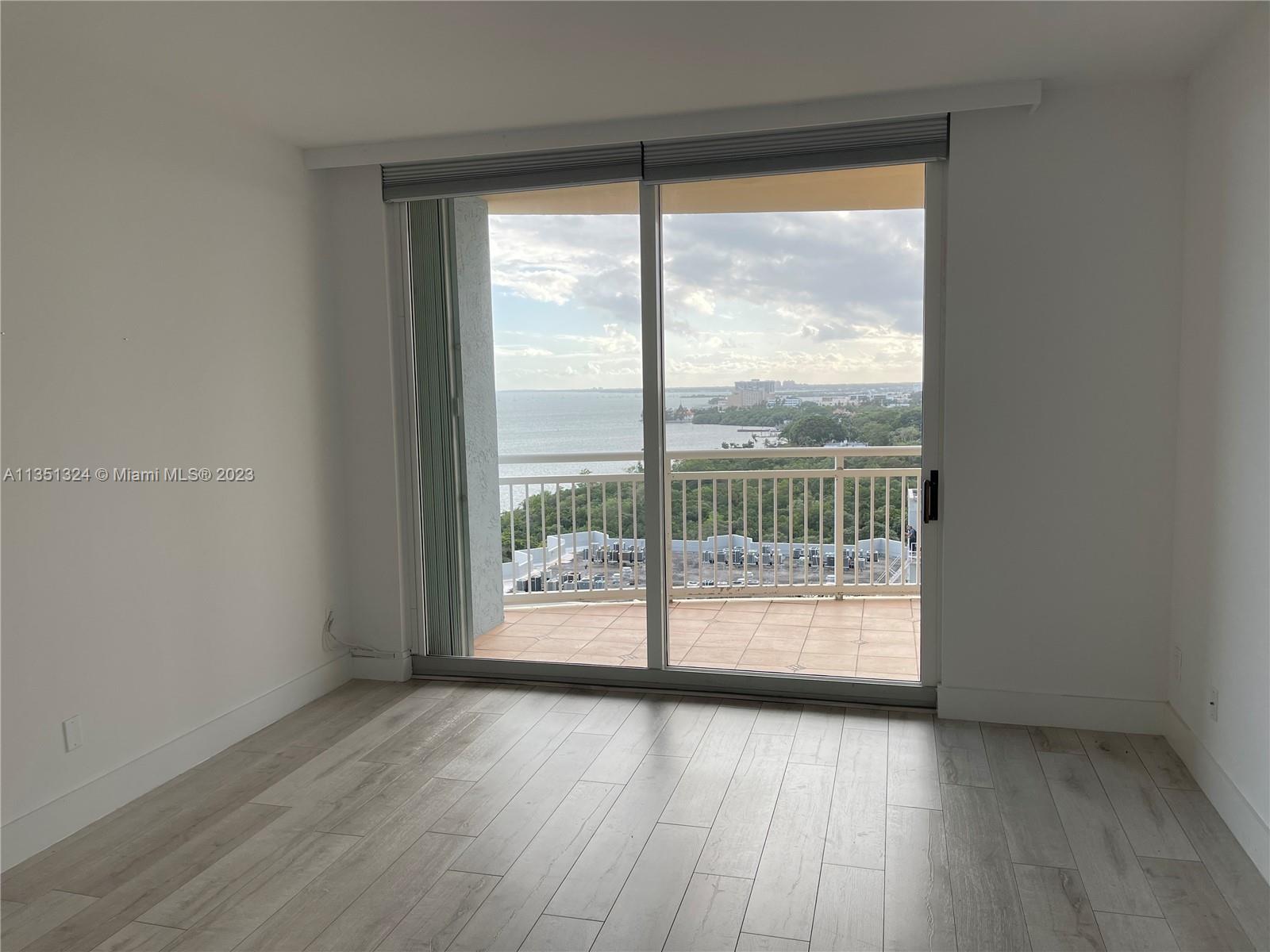 THE METROPOLITAN CONDO - Residential Lease