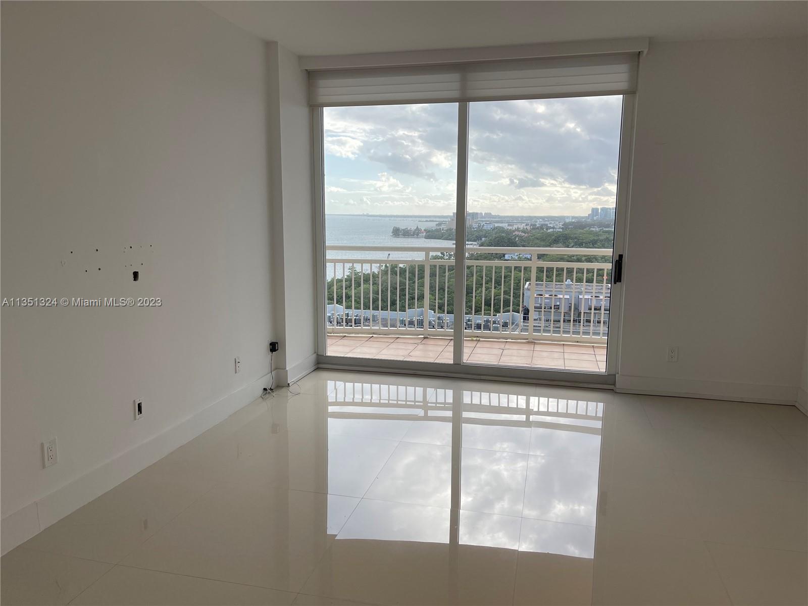 THE METROPOLITAN CONDO - Residential Lease