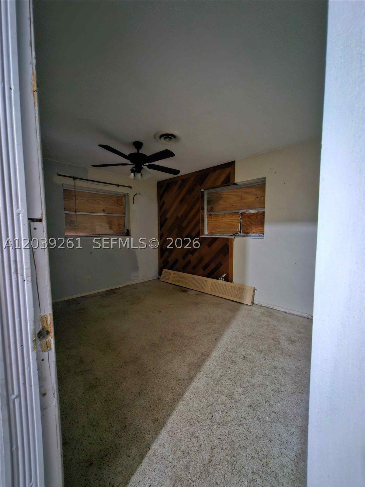 HOLLYWOOD HILLS - Residential