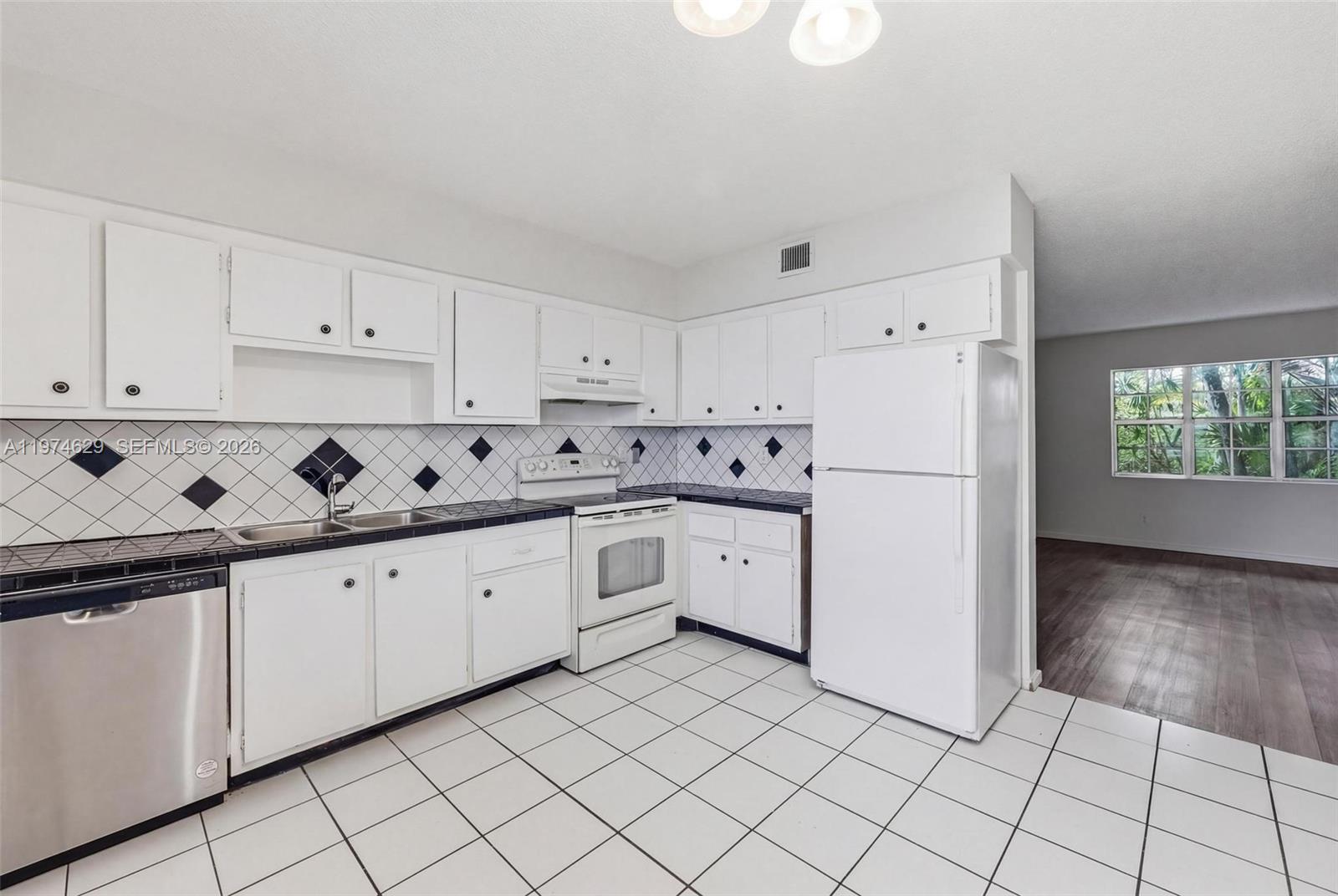 CROISSANT PARK DIXIE CUT- - Residential Lease