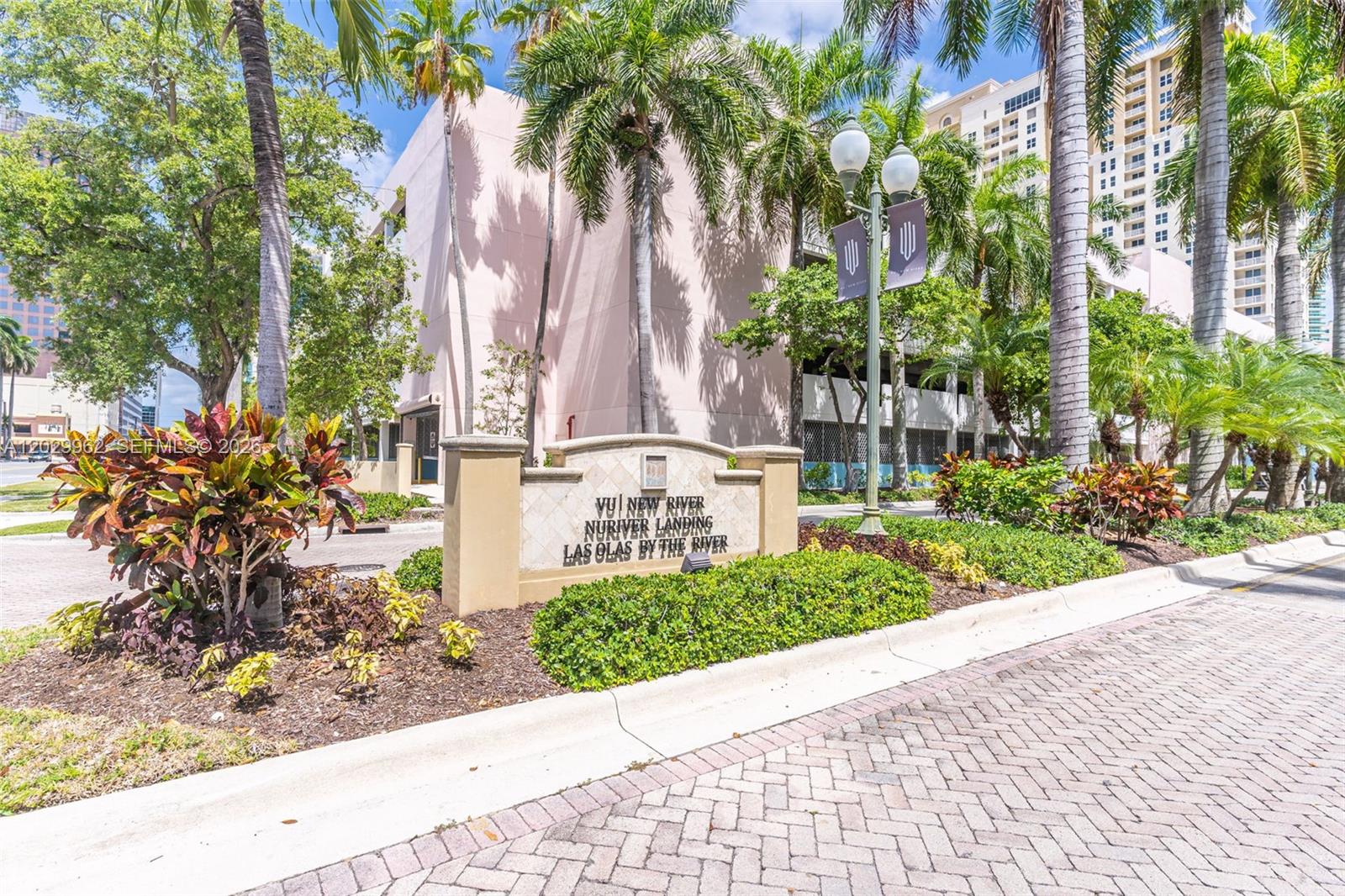 LAS OLAS BY THE RIVER CON - Residential