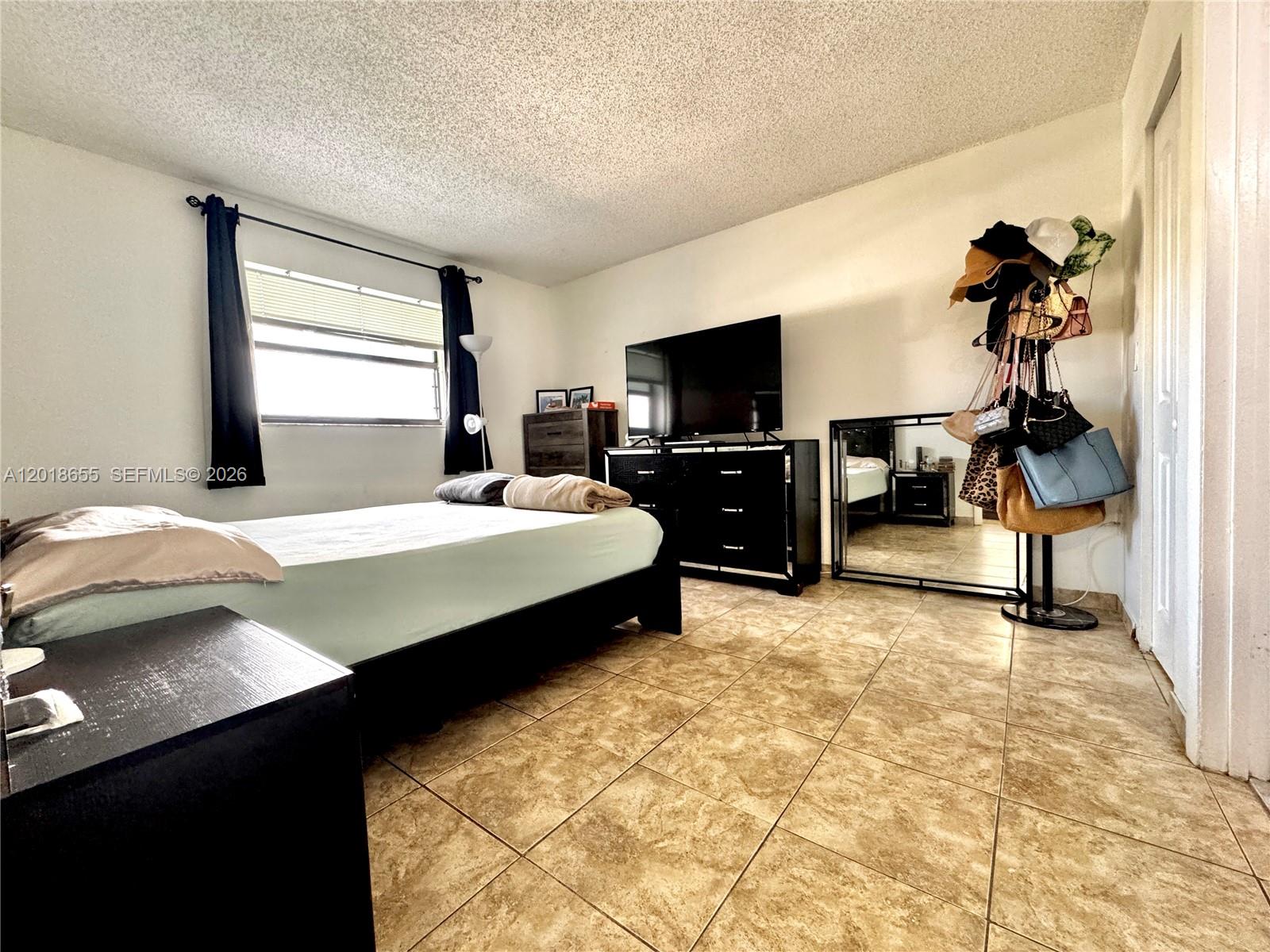 FONTAINEBLEAU GARDENS CON - Residential
