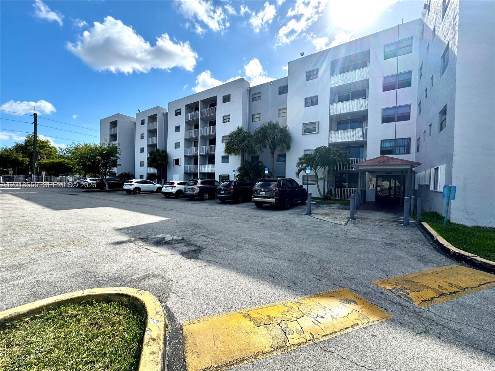Great Investment Property 2/2 rented for $2150 until August 03 2026