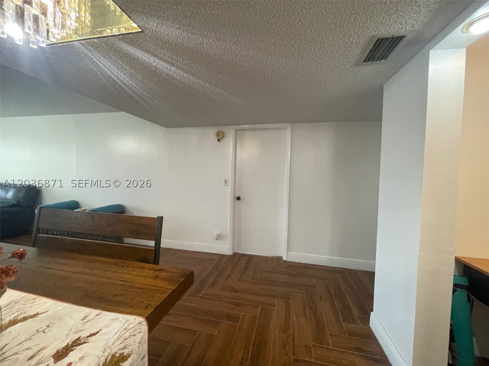 COUNTRY CLUB APTS AT - Residential