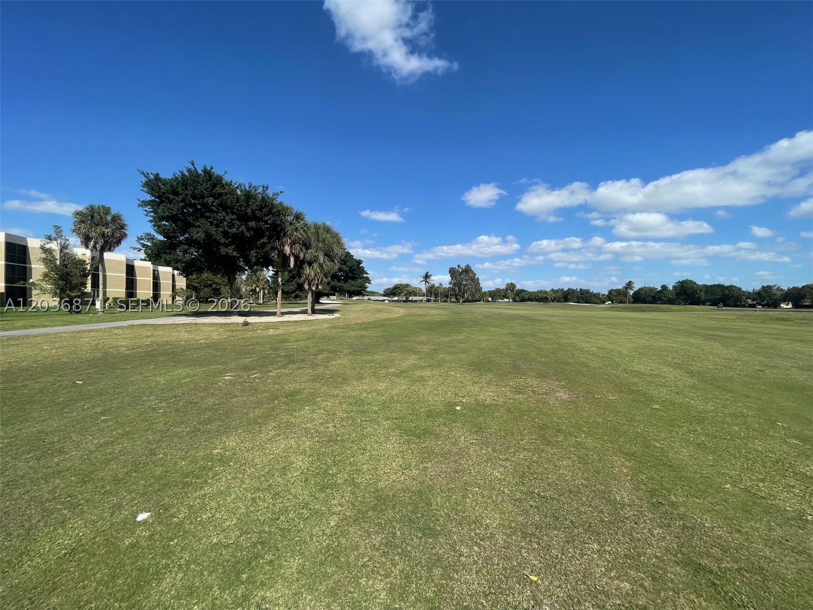COUNTRY CLUB APTS AT - Residential