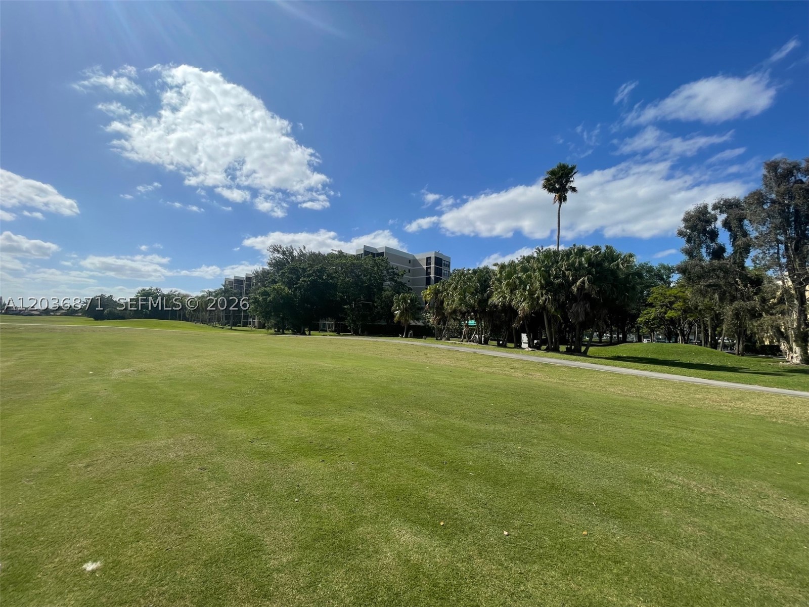 COUNTRY CLUB APTS AT - Residential