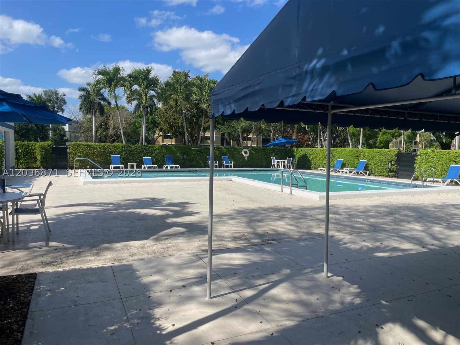 COUNTRY CLUB APTS AT - Residential