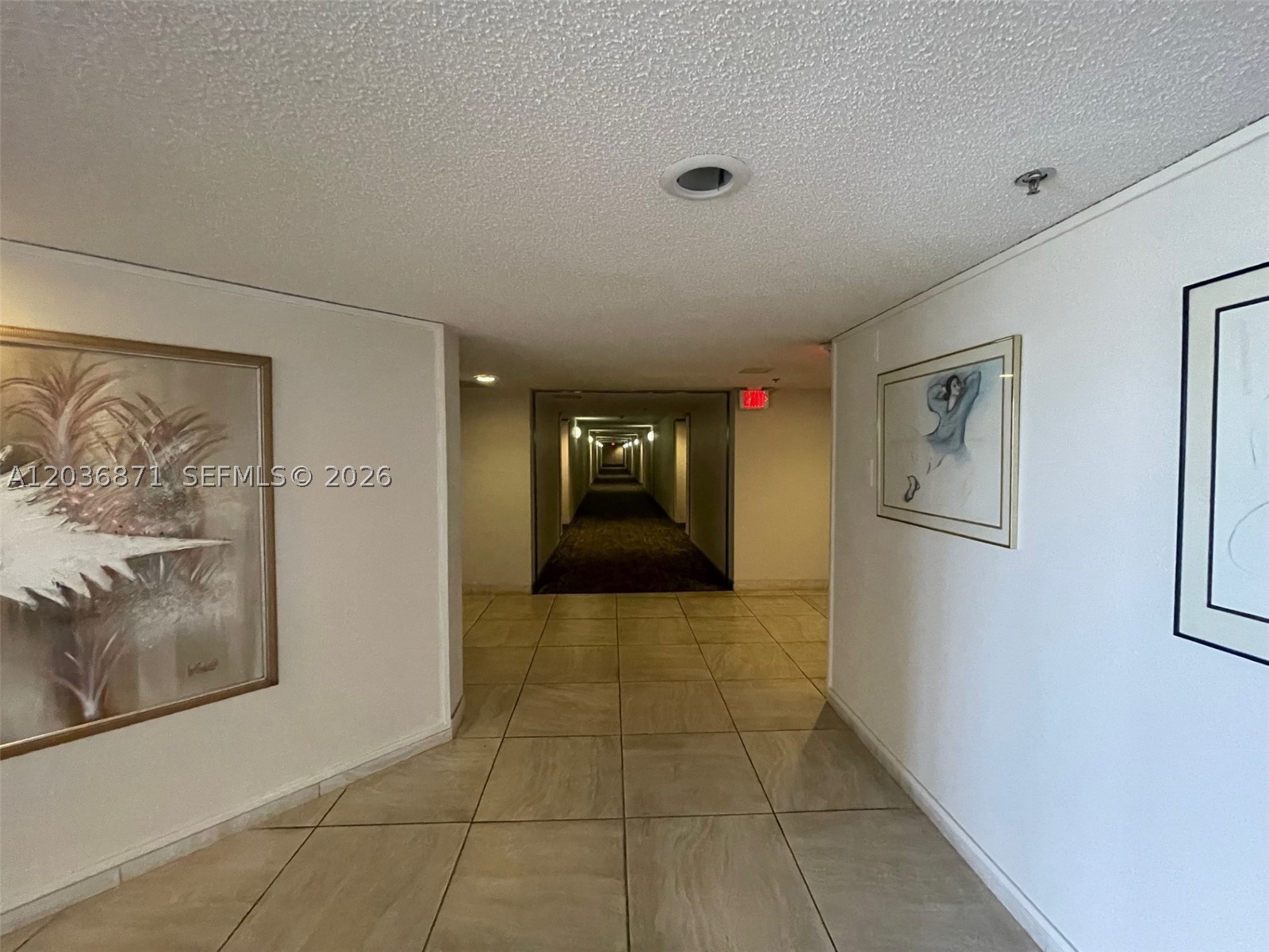 COUNTRY CLUB APTS AT - Residential