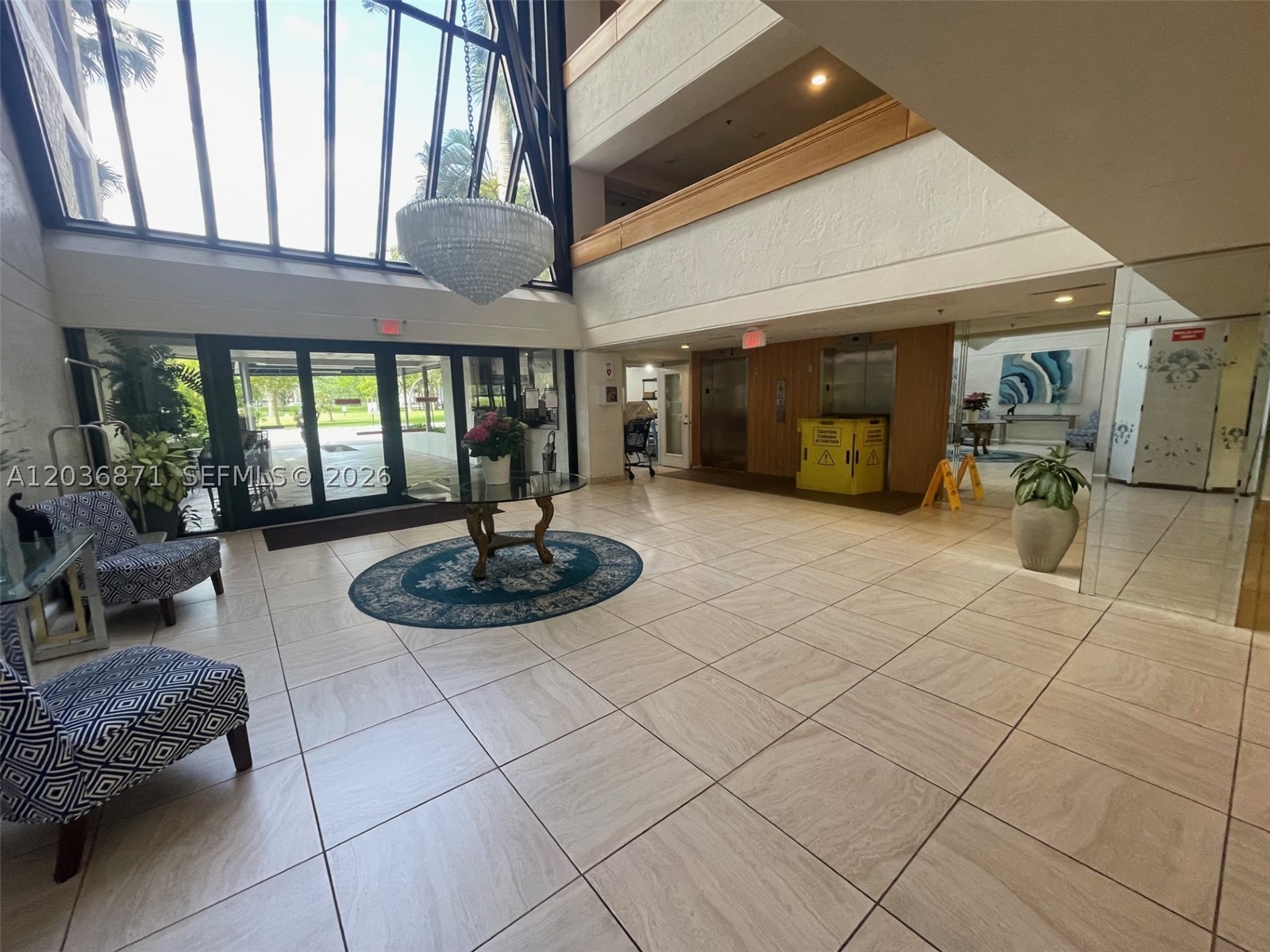 COUNTRY CLUB APTS AT - Residential