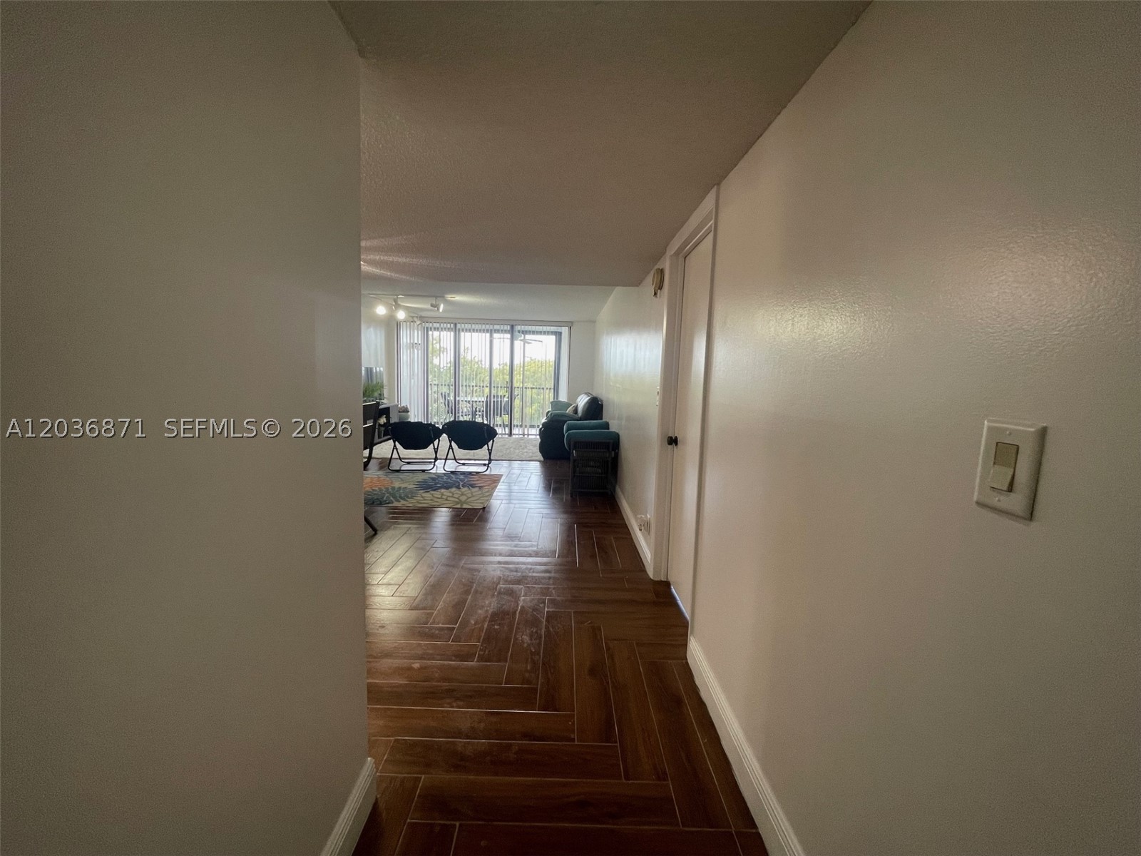 COUNTRY CLUB APTS AT - Residential