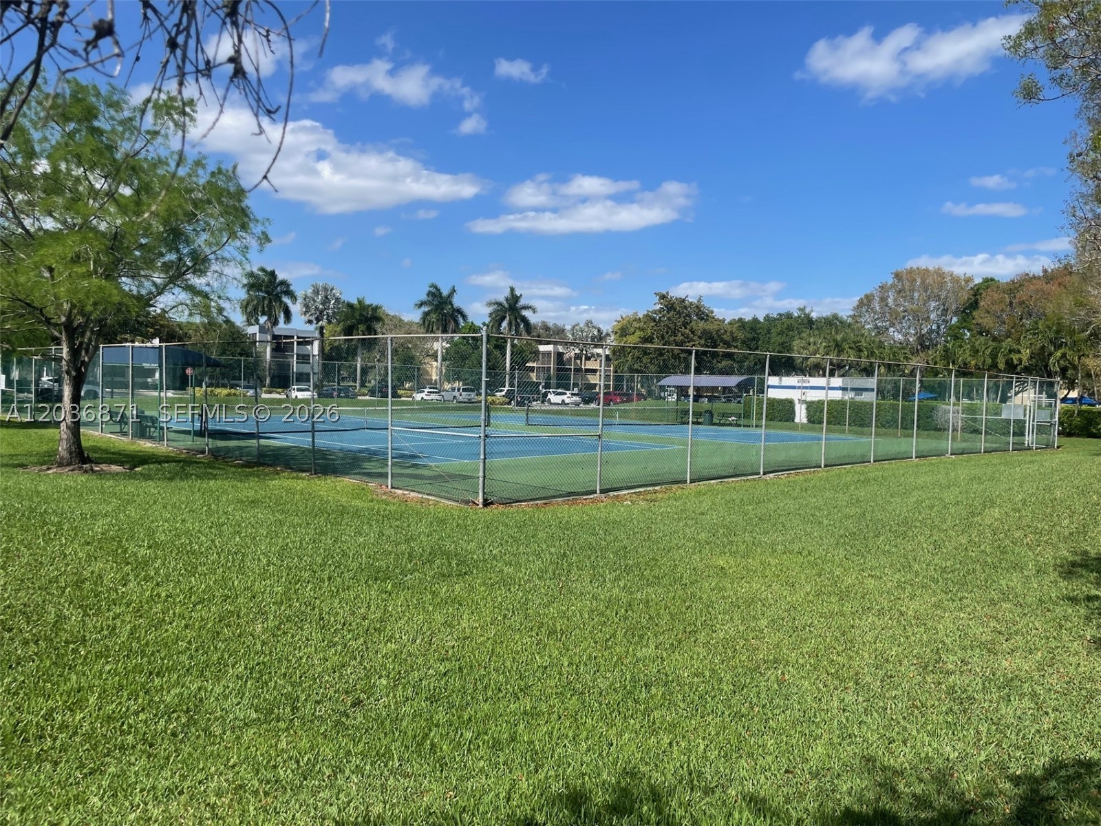COUNTRY CLUB APTS AT - Residential