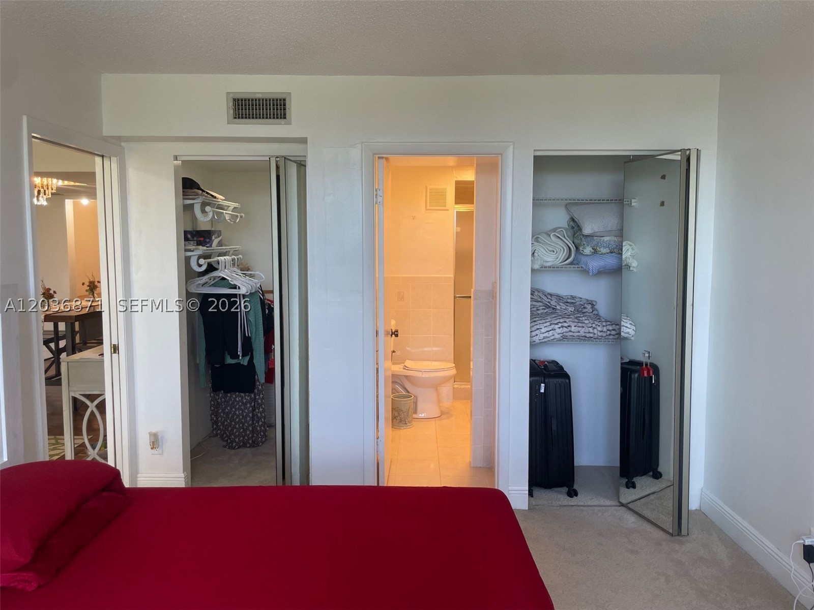 COUNTRY CLUB APTS AT - Residential