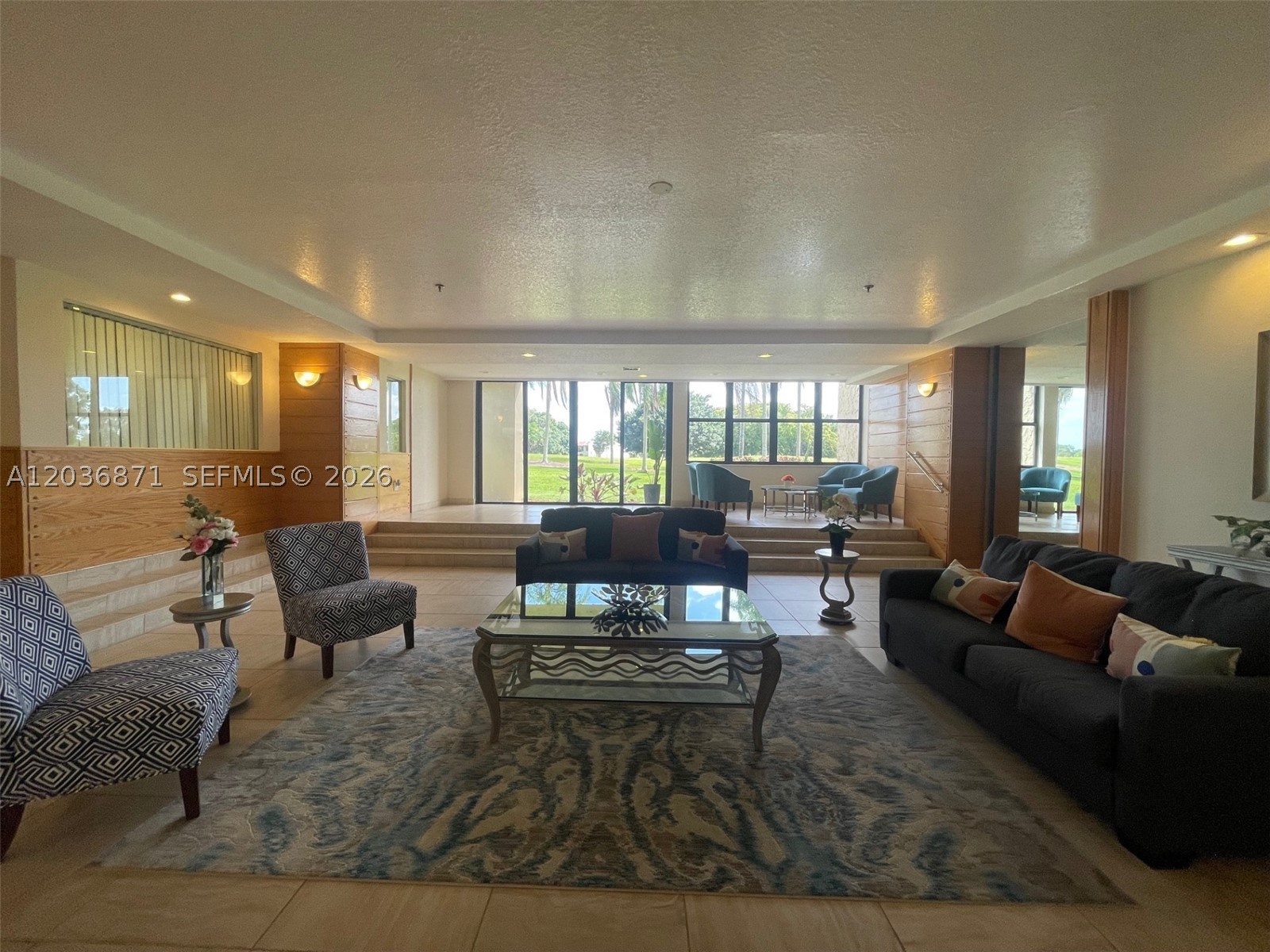 COUNTRY CLUB APTS AT - Residential