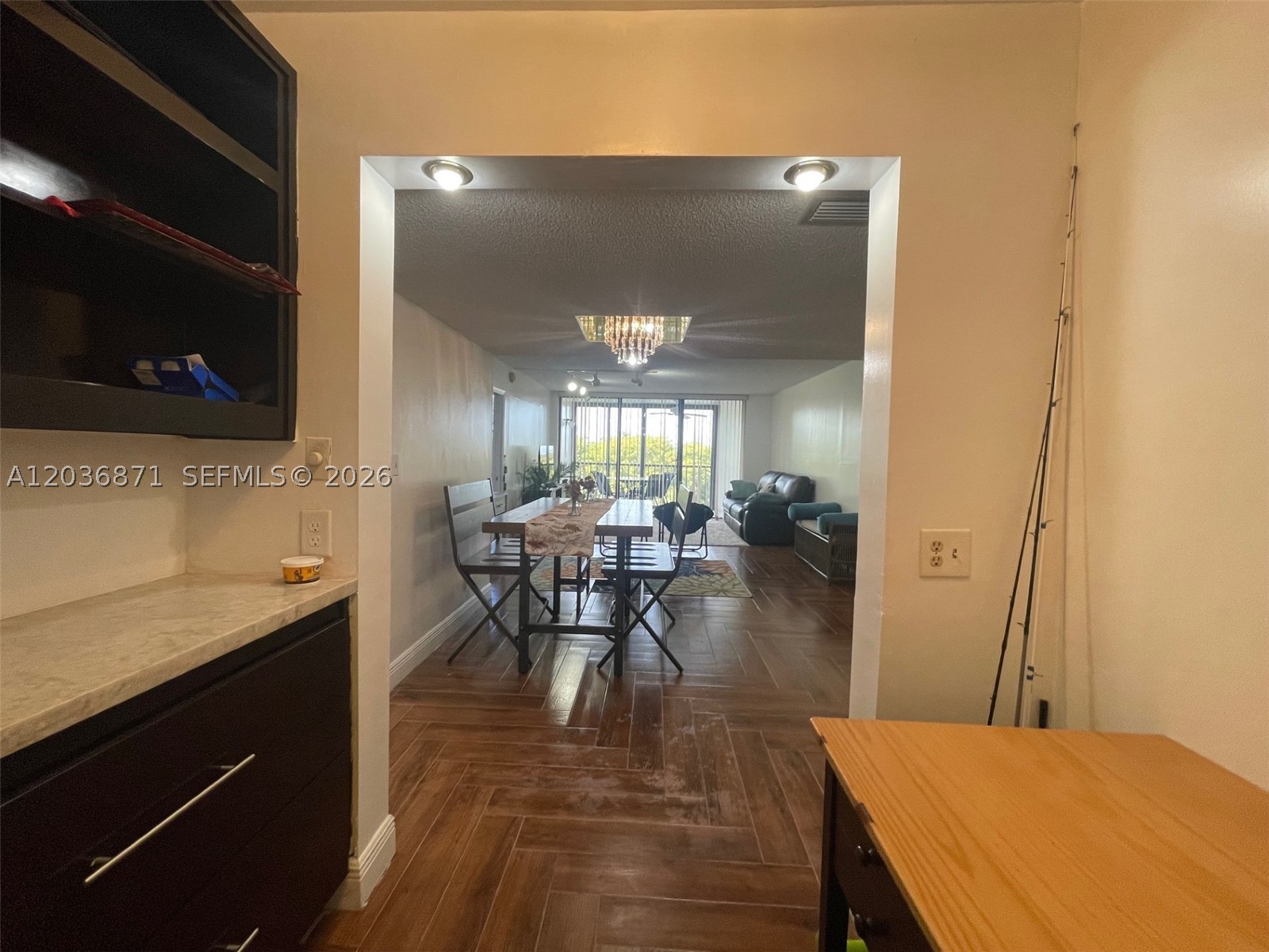 COUNTRY CLUB APTS AT - Residential