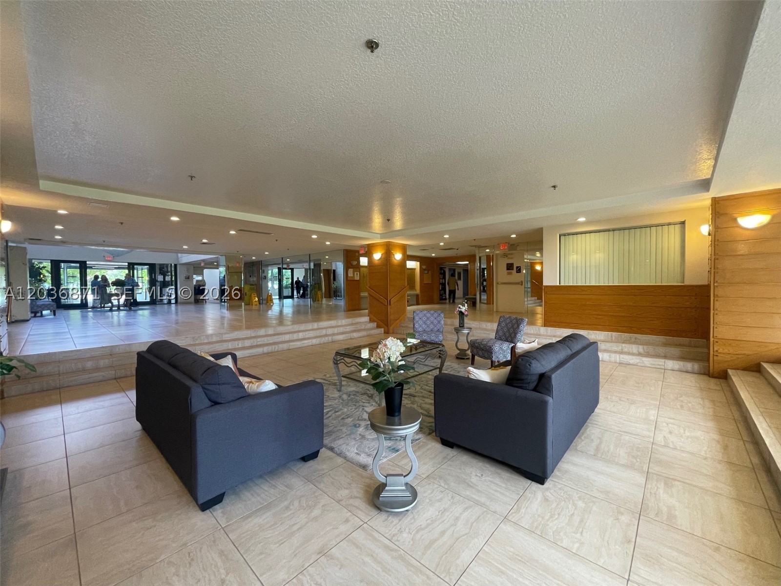 COUNTRY CLUB APTS AT - Residential