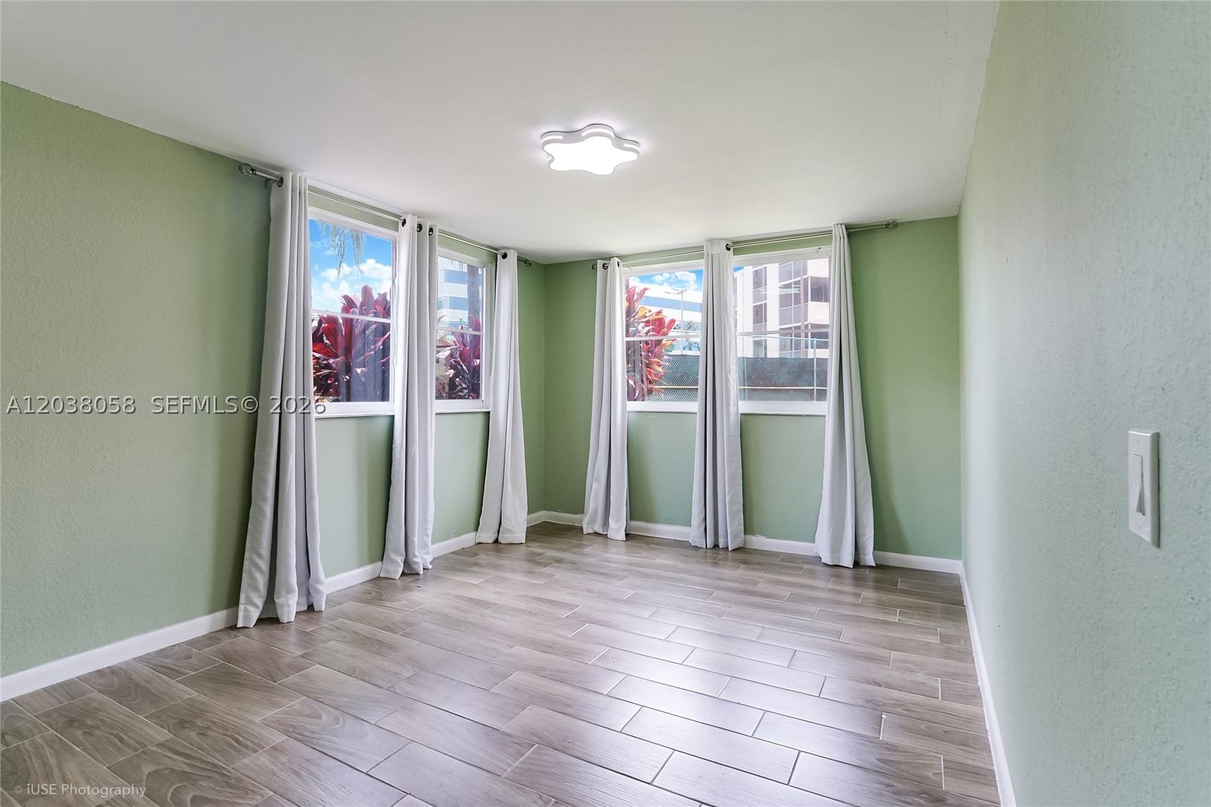 LAS VISTAS AT DORAL CONDO - Residential