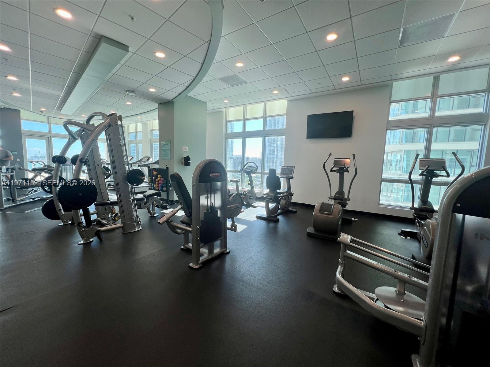 MET 1 CONDO - Residential