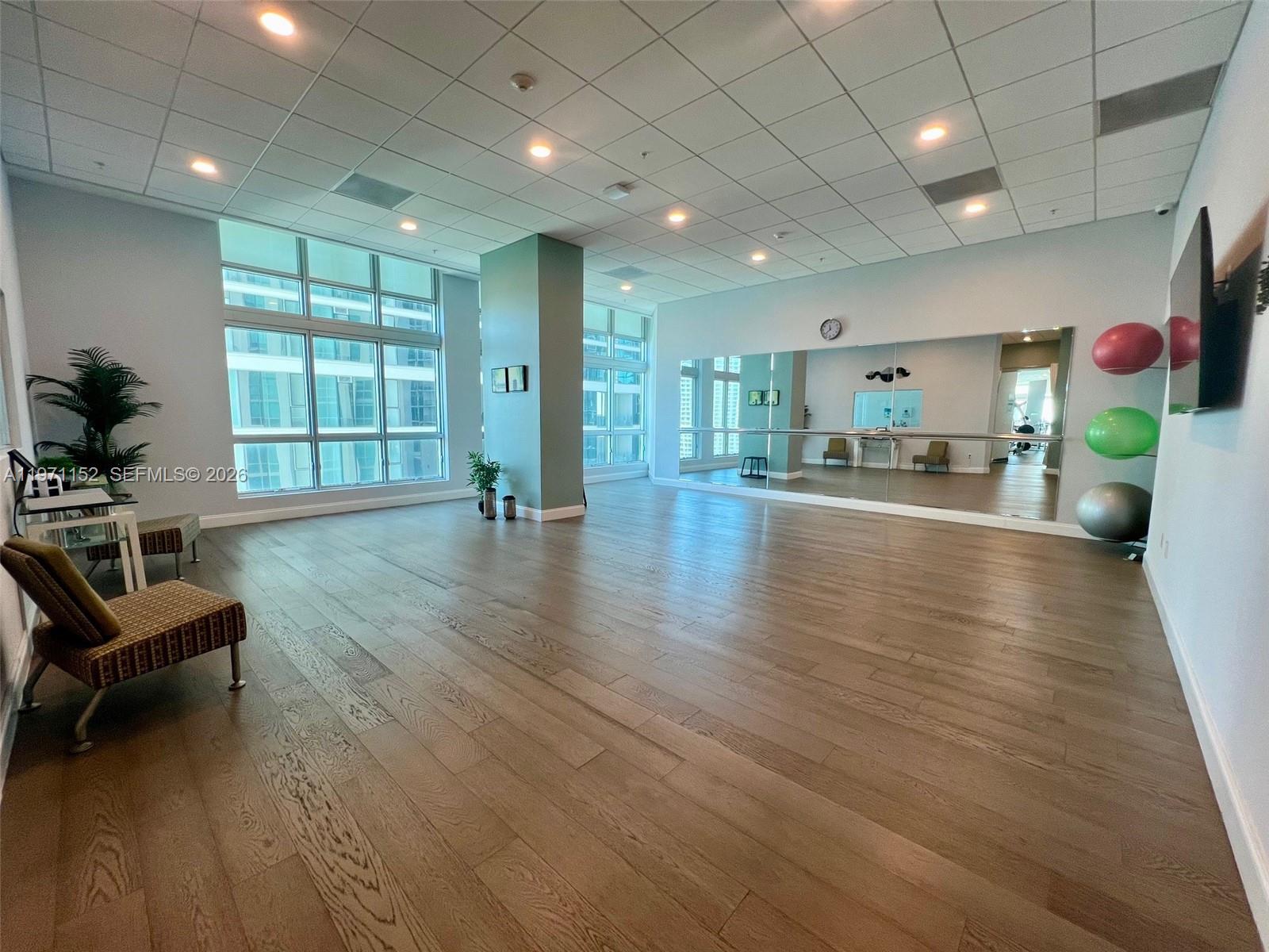 MET 1 CONDO - Residential