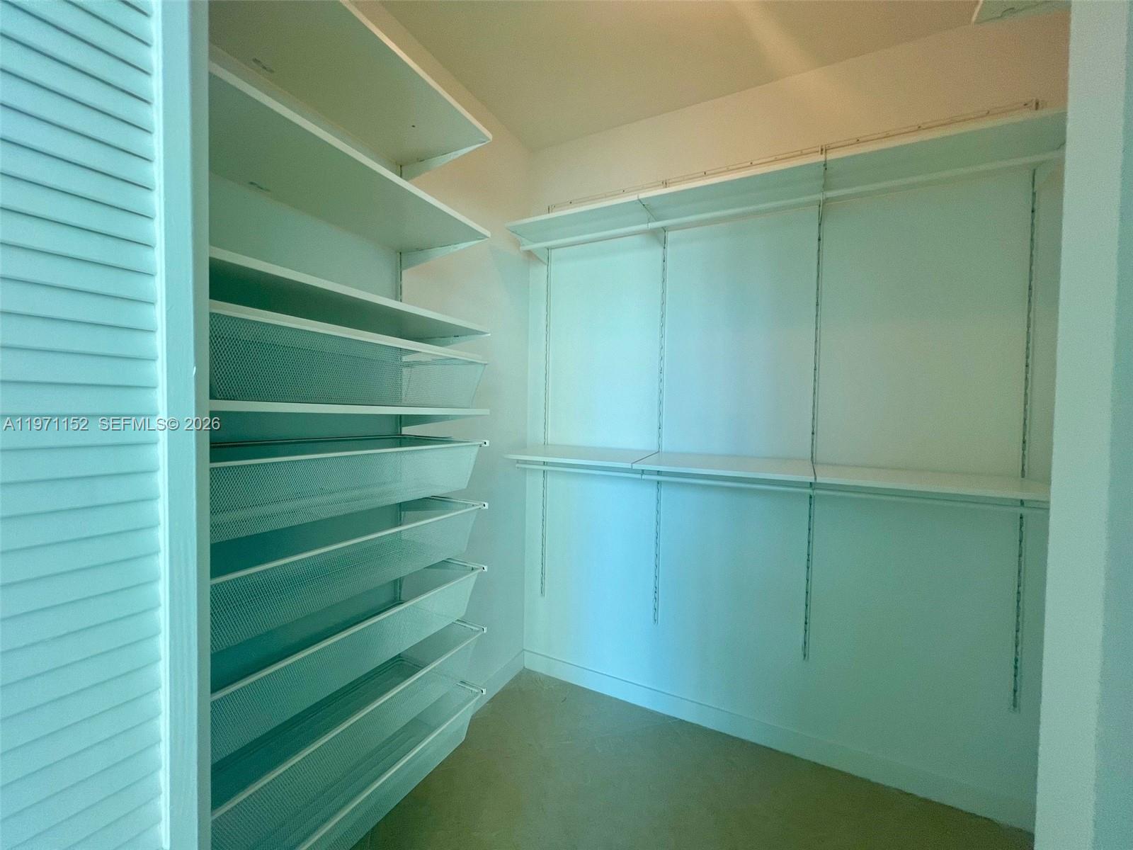 MET 1 CONDO - Residential